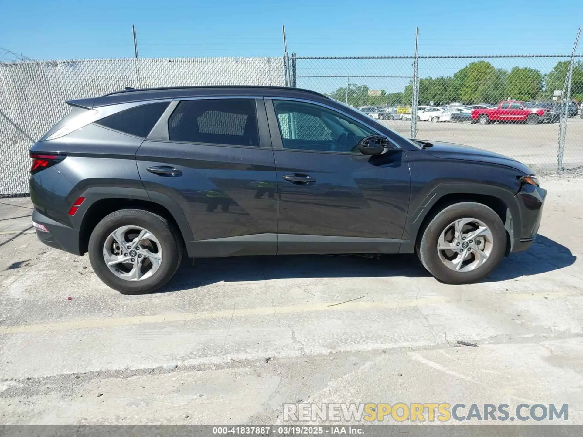 13 Photograph of a damaged car 5NMJBCDE0RH357522 HYUNDAI TUCSON 2024