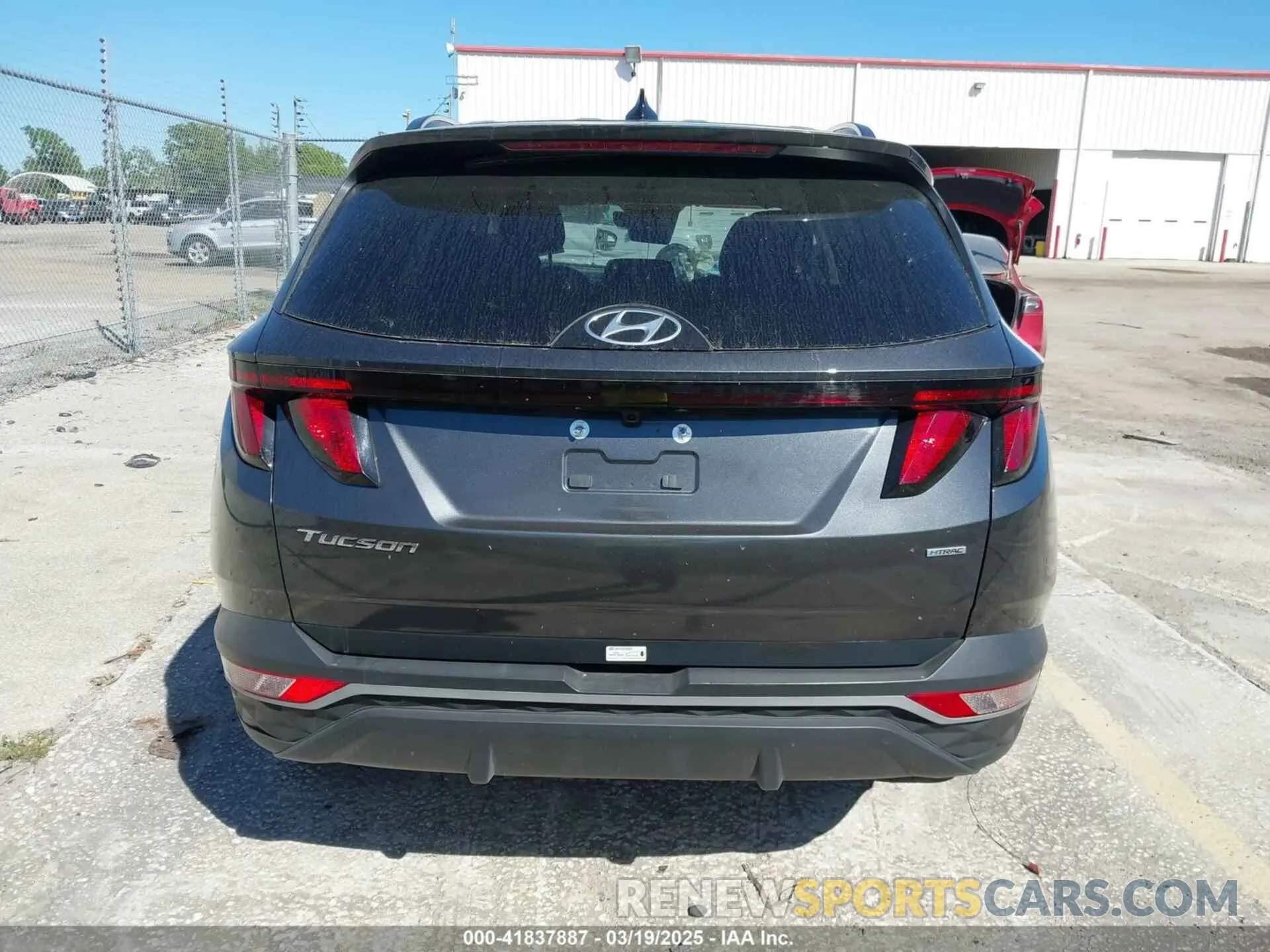 16 Photograph of a damaged car 5NMJBCDE0RH357522 HYUNDAI TUCSON 2024
