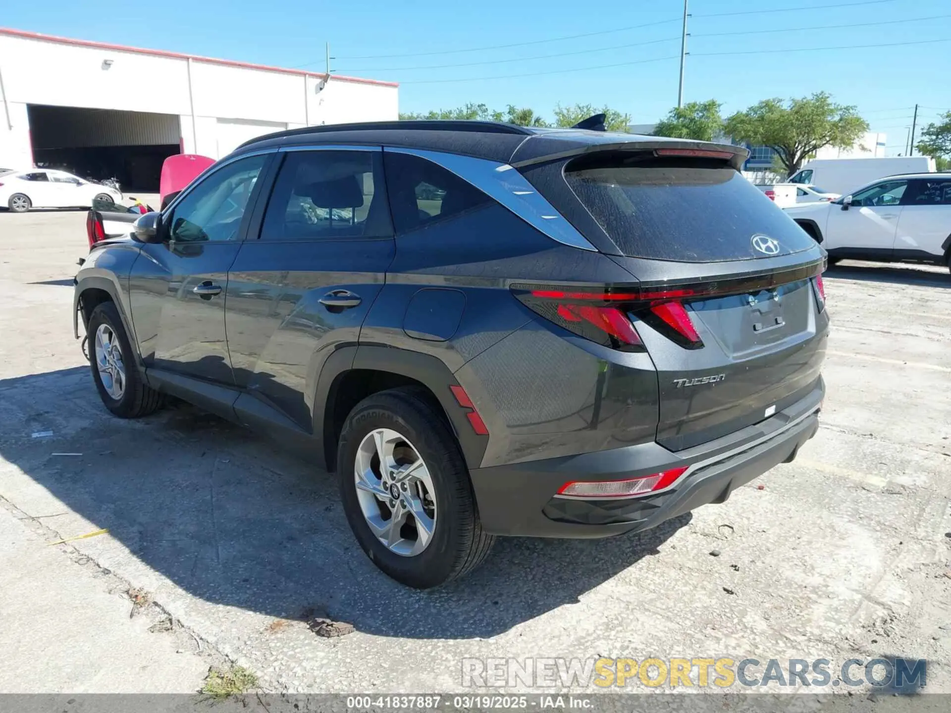 3 Photograph of a damaged car 5NMJBCDE0RH357522 HYUNDAI TUCSON 2024