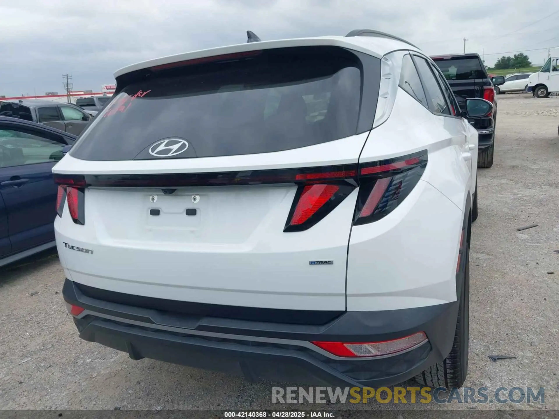 16 Photograph of a damaged car 5NMJBCDE1RH295953 HYUNDAI TUCSON 2024