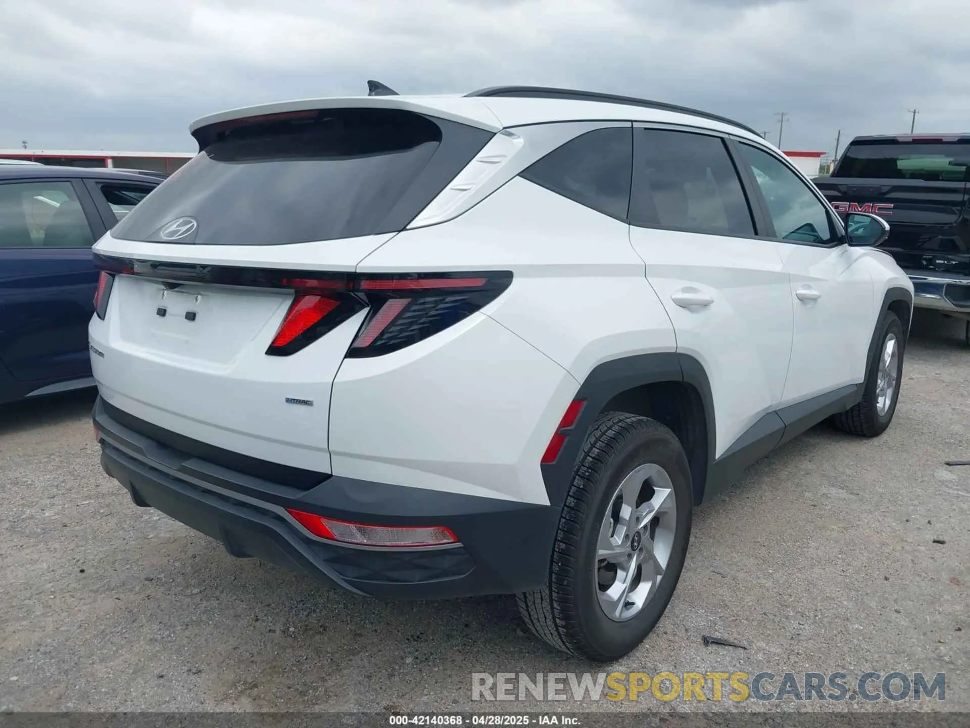 4 Photograph of a damaged car 5NMJBCDE1RH295953 HYUNDAI TUCSON 2024