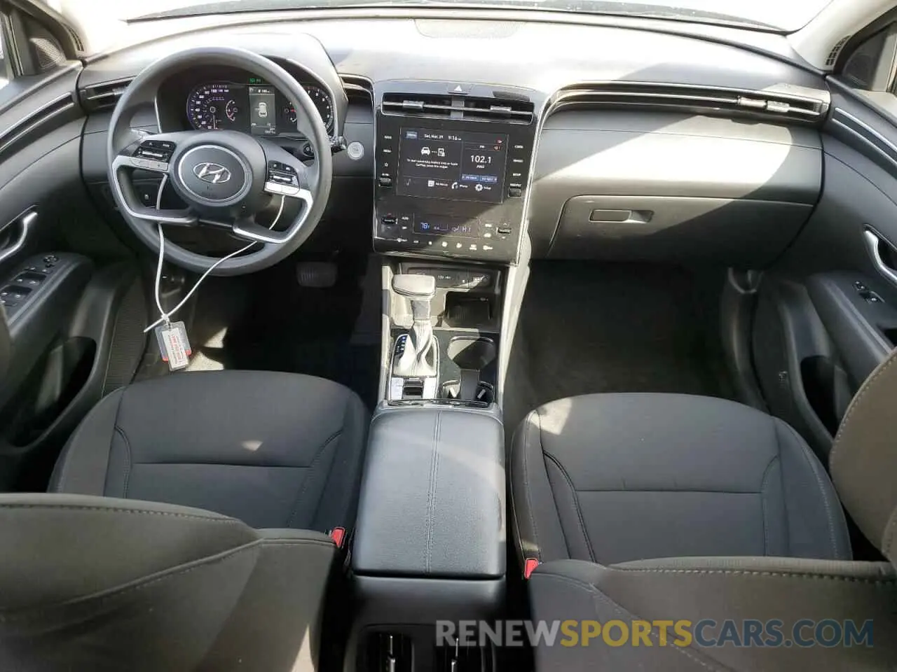 8 Photograph of a damaged car 5NMJBCDE1RH329910 HYUNDAI TUCSON 2024