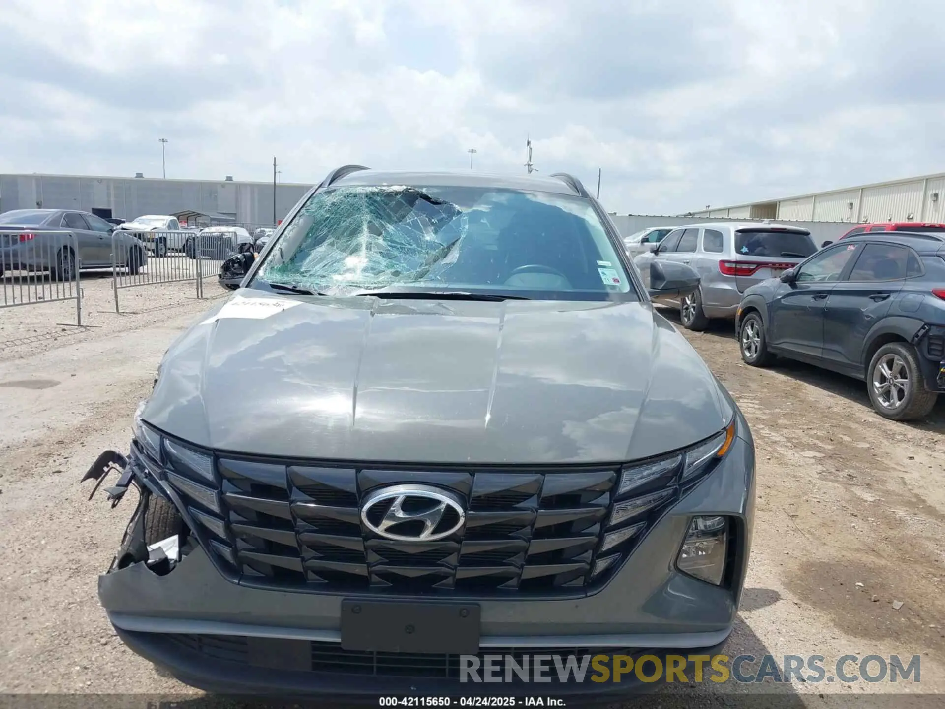 13 Photograph of a damaged car 5NMJBCDE1RH340504 HYUNDAI TUCSON 2024
