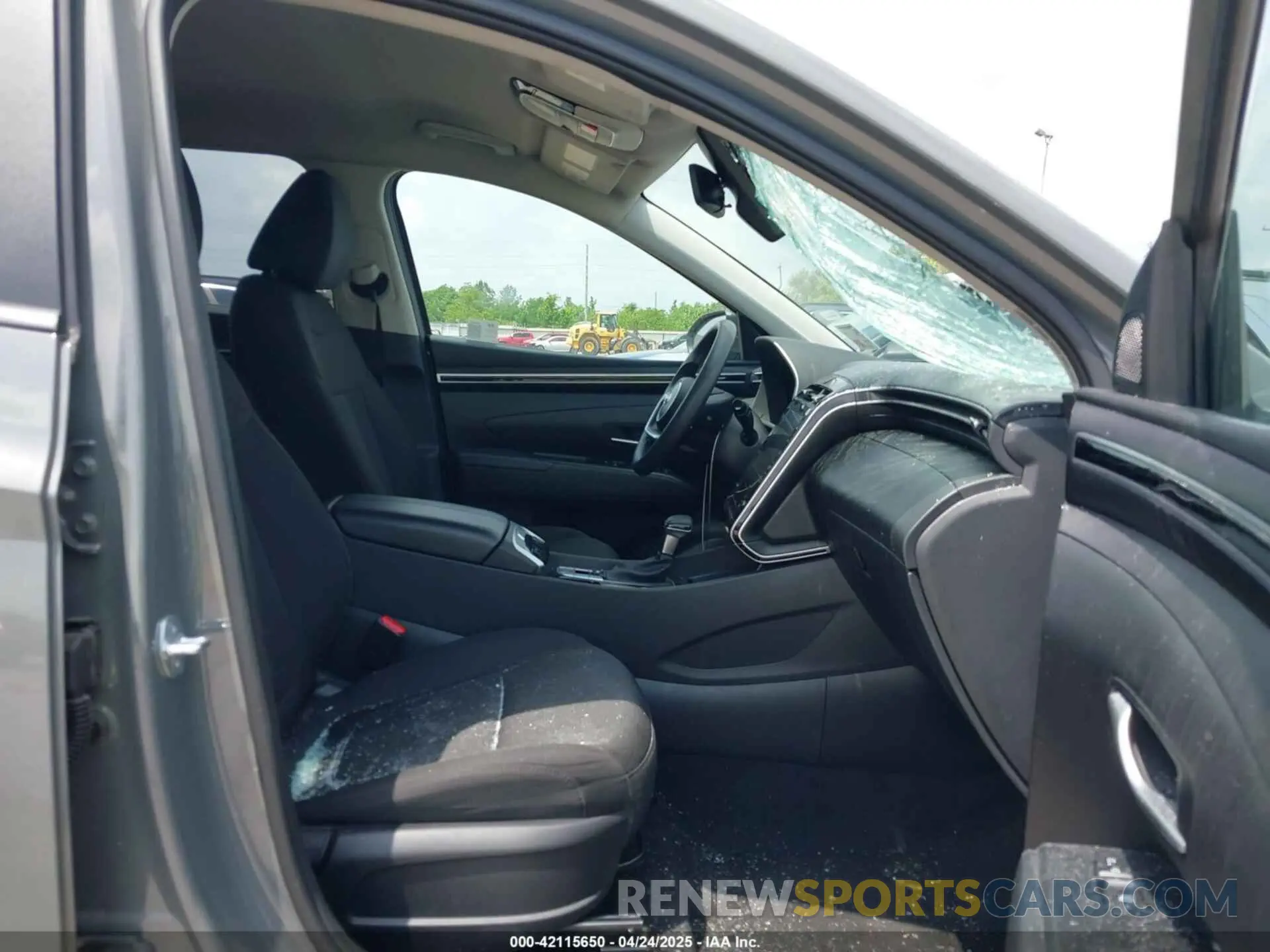 5 Photograph of a damaged car 5NMJBCDE1RH340504 HYUNDAI TUCSON 2024