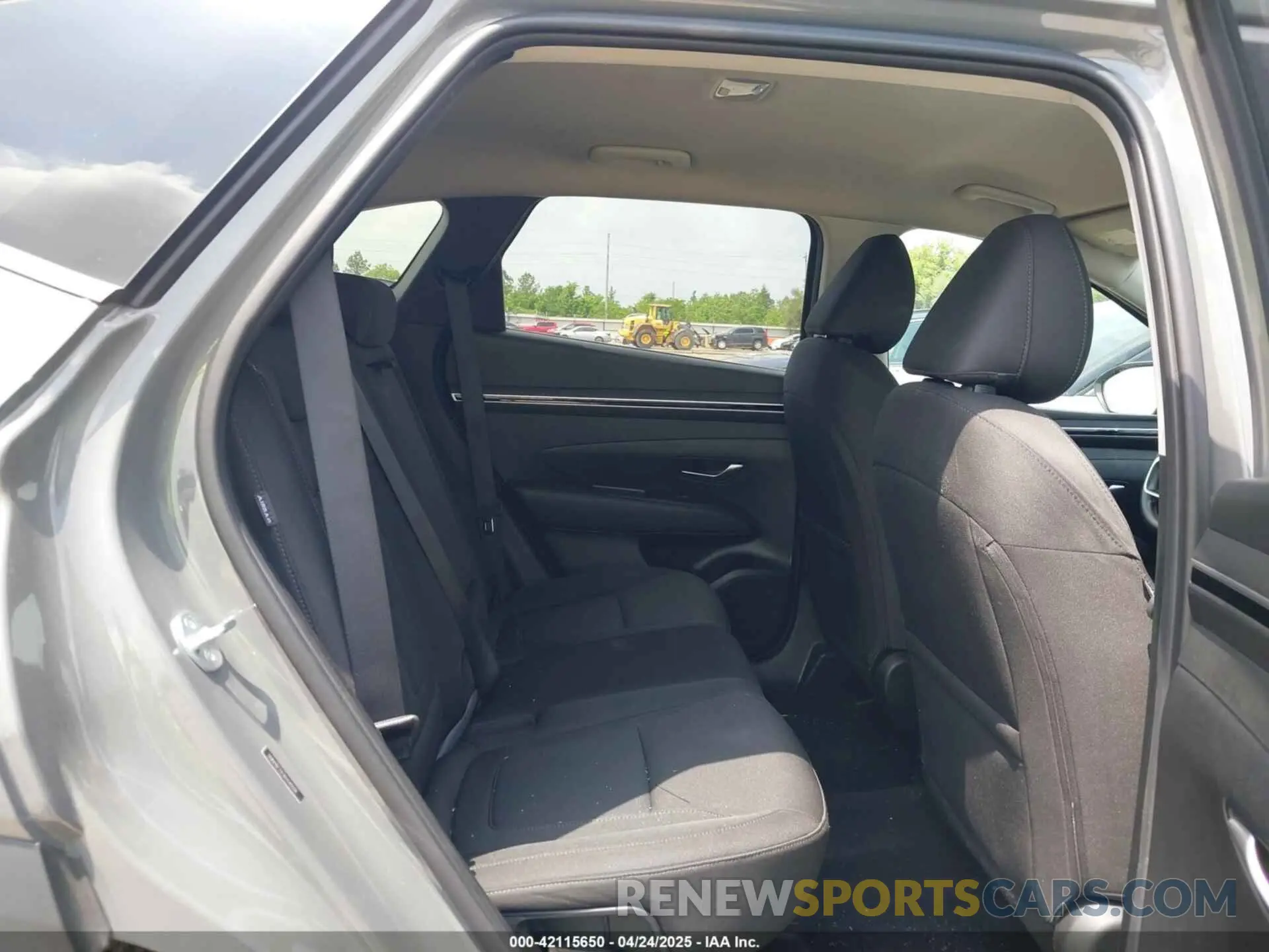 8 Photograph of a damaged car 5NMJBCDE1RH340504 HYUNDAI TUCSON 2024