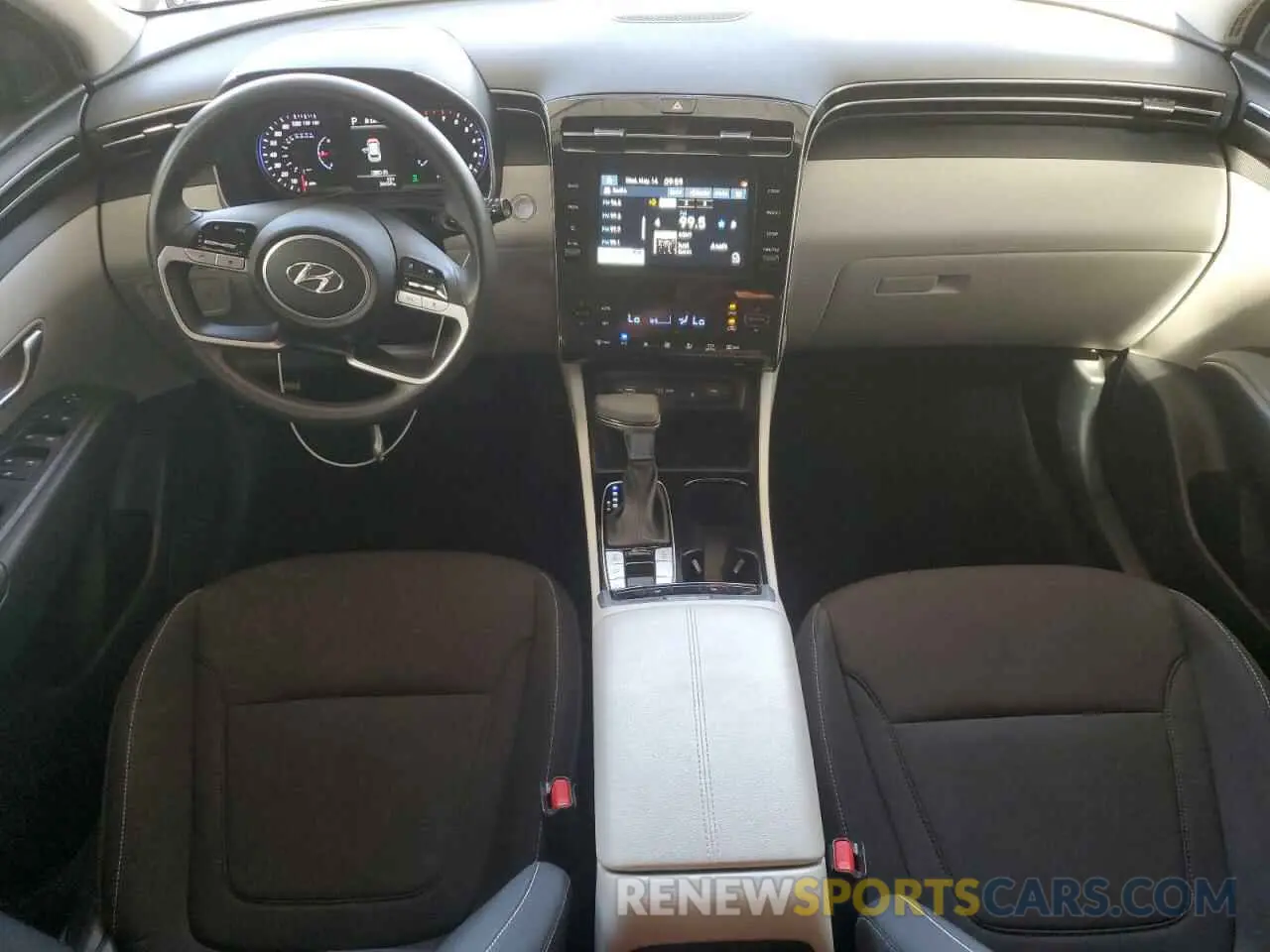8 Photograph of a damaged car 5NMJBCDE1RH385877 HYUNDAI TUCSON 2024