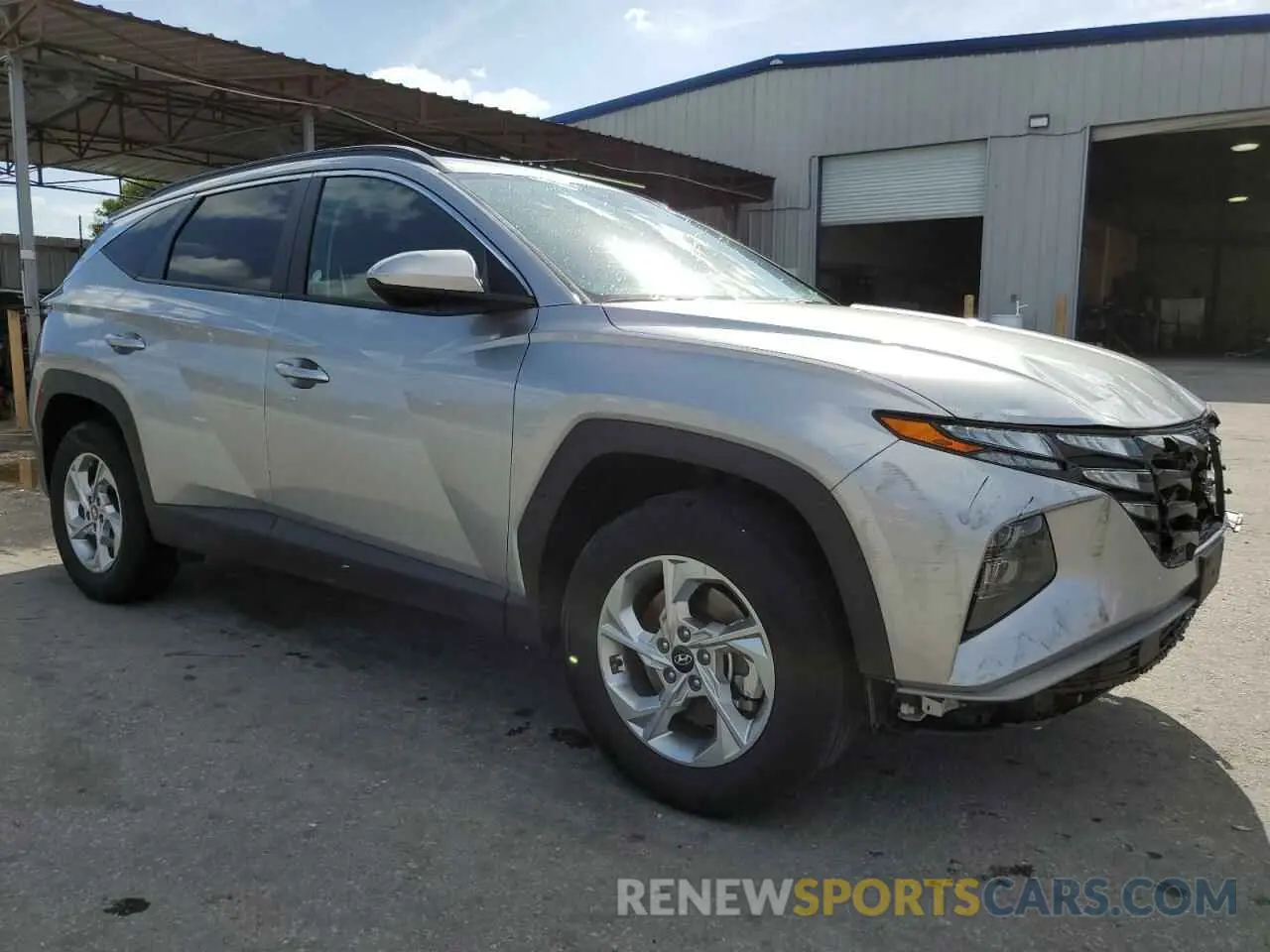 4 Photograph of a damaged car 5NMJBCDE1RH387810 HYUNDAI TUCSON 2024