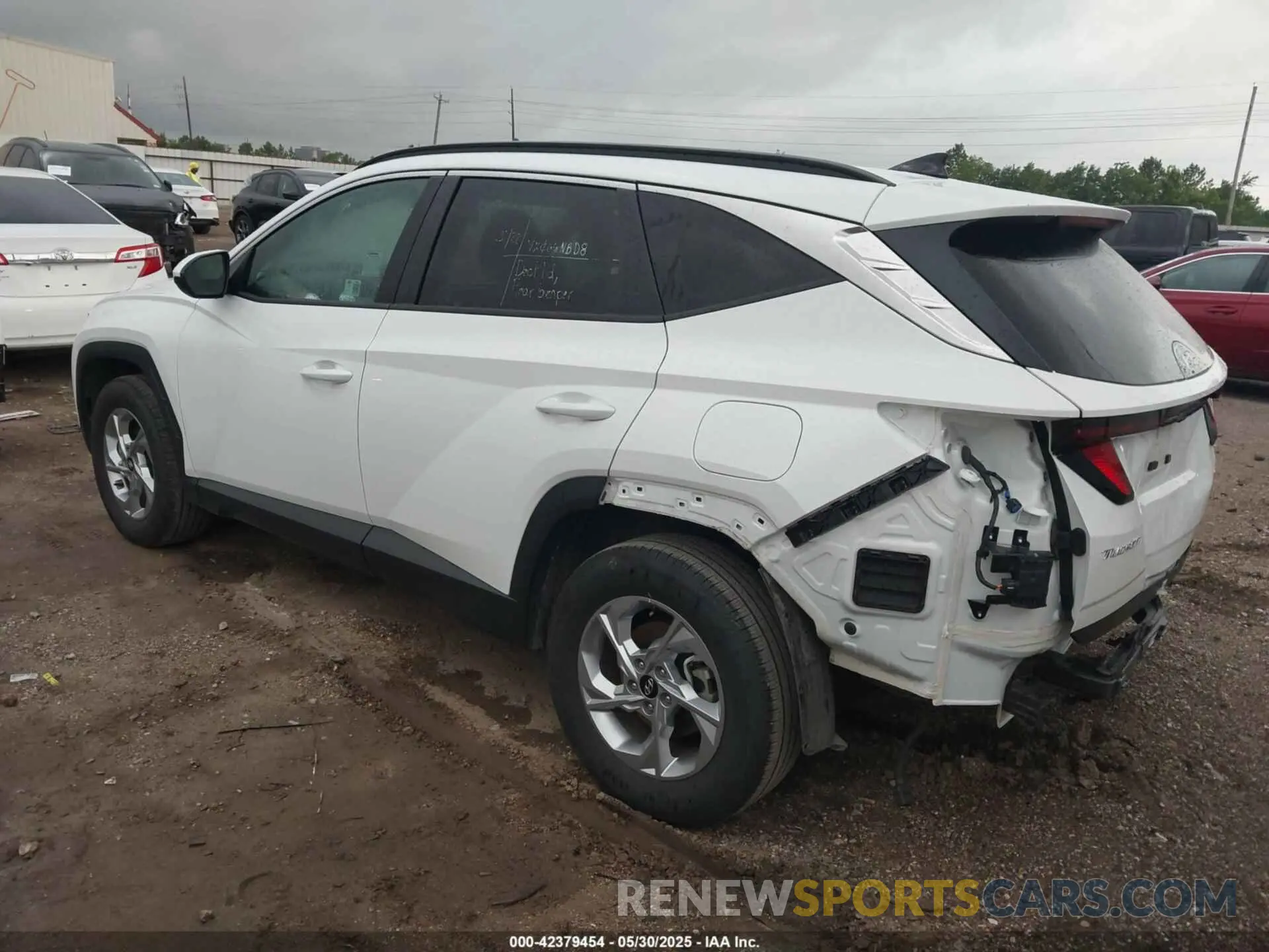 3 Photograph of a damaged car 5NMJBCDE1RH420448 HYUNDAI TUCSON 2024