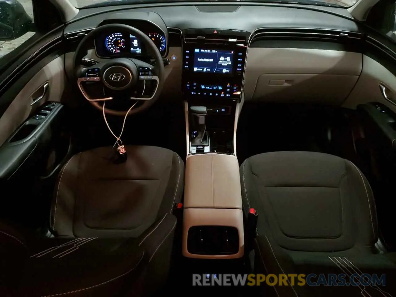 8 Photograph of a damaged car 5NMJBCDE2RH318012 HYUNDAI TUCSON 2024