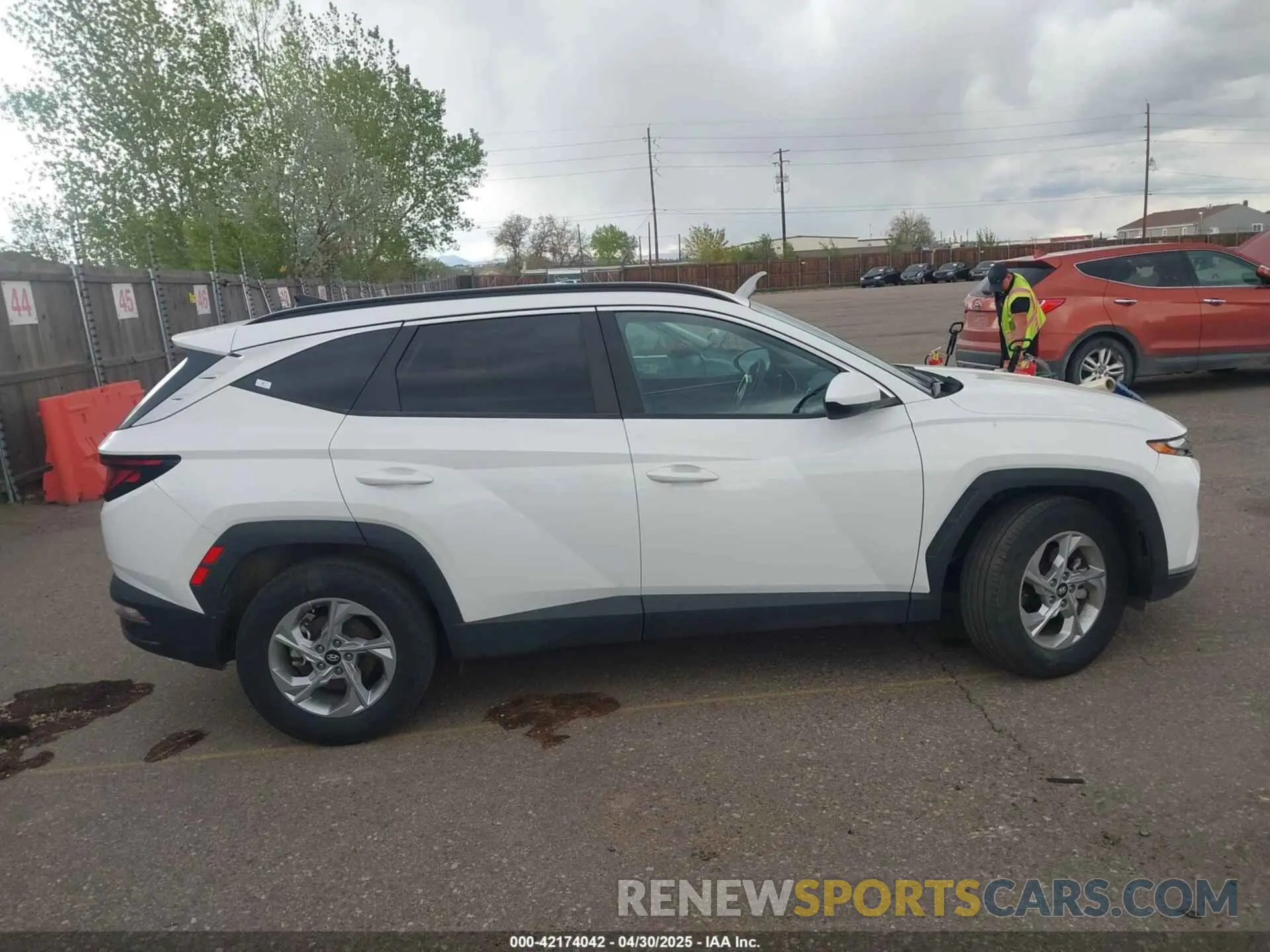 13 Photograph of a damaged car 5NMJBCDE2RH362446 HYUNDAI TUCSON 2024