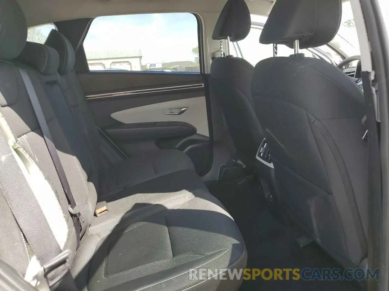 11 Photograph of a damaged car 5NMJBCDE2RH374368 HYUNDAI TUCSON 2024