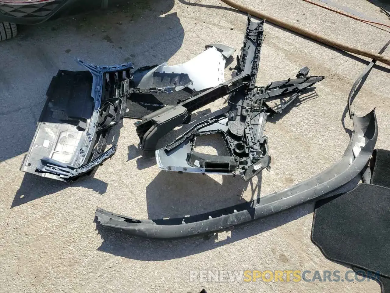 13 Photograph of a damaged car 5NMJBCDE2RH374368 HYUNDAI TUCSON 2024