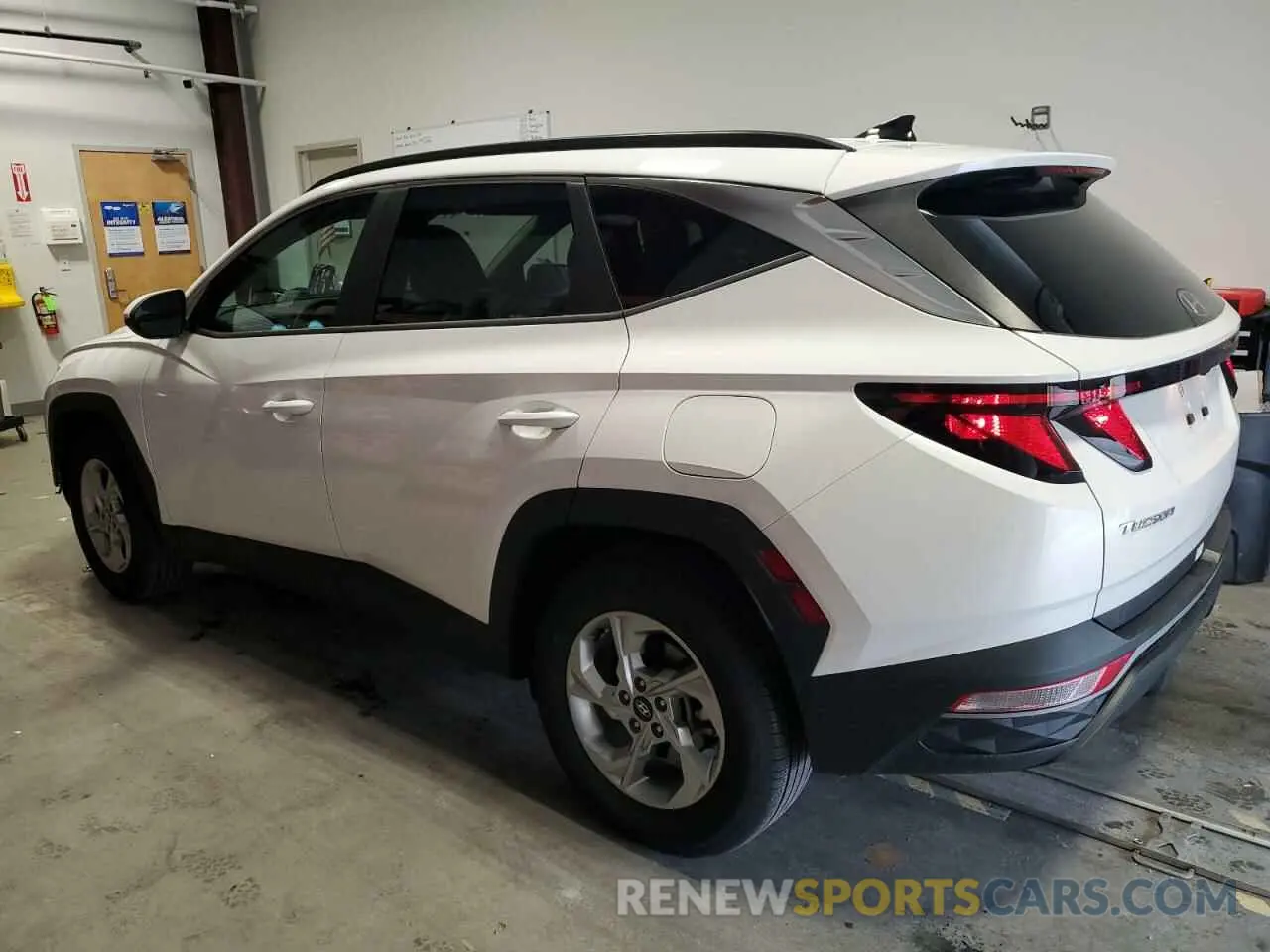 2 Photograph of a damaged car 5NMJBCDE2RH428963 HYUNDAI TUCSON 2024
