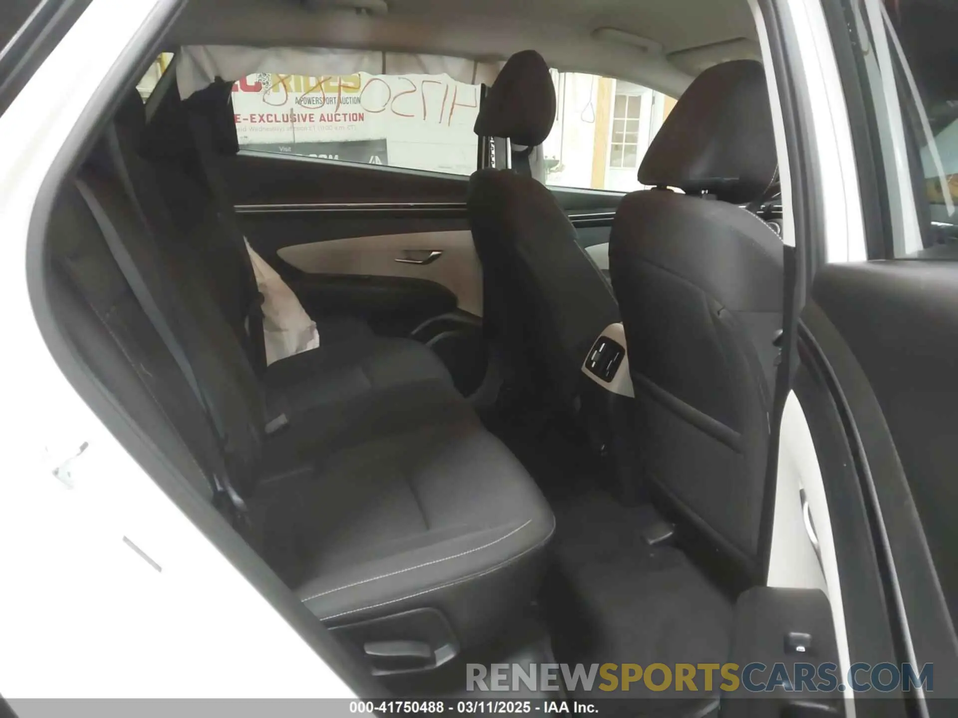 8 Photograph of a damaged car 5NMJBCDE3RH332498 HYUNDAI TUCSON 2024