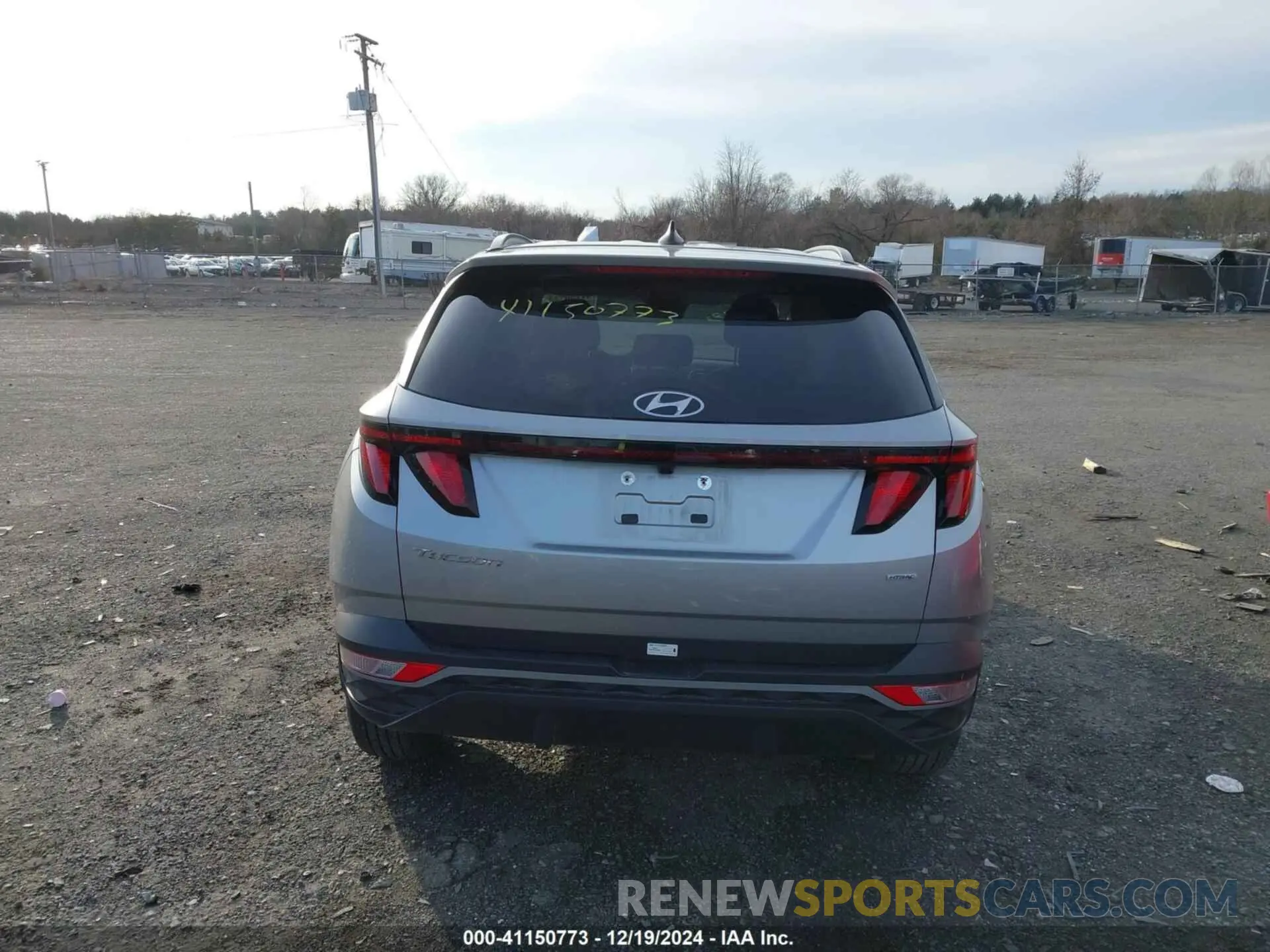 17 Photograph of a damaged car 5NMJBCDE3RH364366 HYUNDAI TUCSON 2024