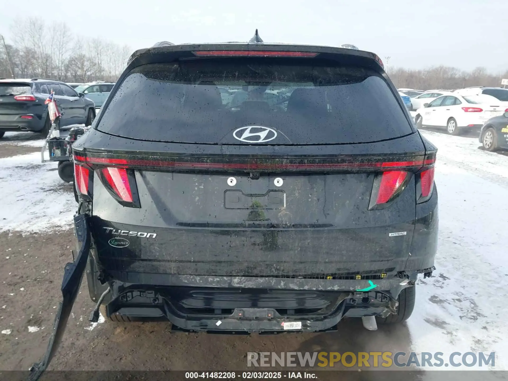 17 Photograph of a damaged car 5NMJBCDE3RH415381 HYUNDAI TUCSON 2024