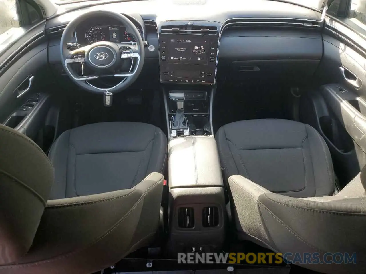 8 Photograph of a damaged car 5NMJBCDE4RH327651 HYUNDAI TUCSON 2024