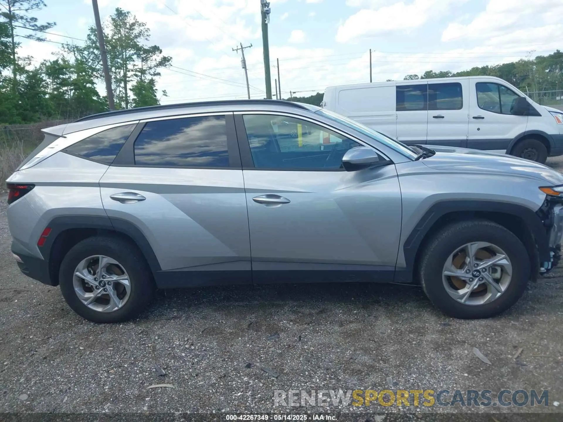 13 Photograph of a damaged car 5NMJBCDE4RH342568 HYUNDAI TUCSON 2024