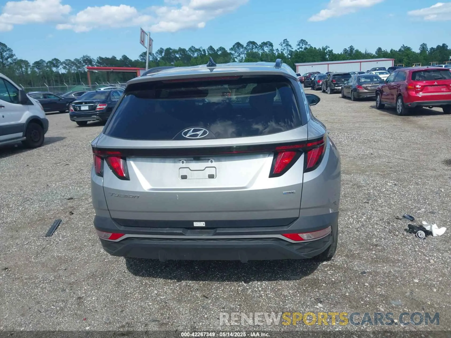 16 Photograph of a damaged car 5NMJBCDE4RH342568 HYUNDAI TUCSON 2024