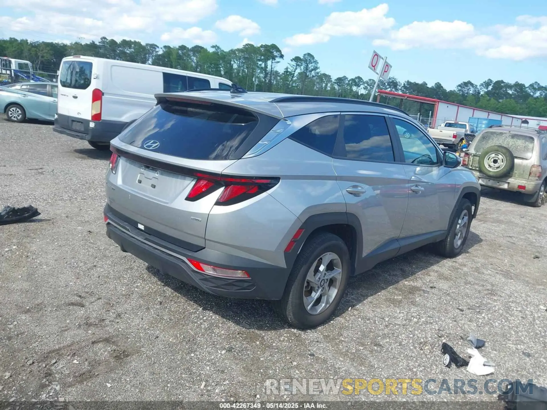 4 Photograph of a damaged car 5NMJBCDE4RH342568 HYUNDAI TUCSON 2024