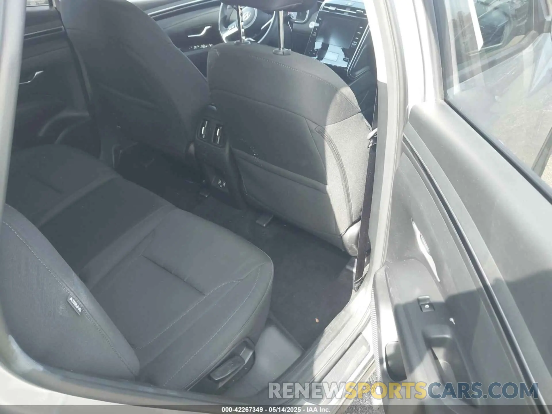 8 Photograph of a damaged car 5NMJBCDE4RH342568 HYUNDAI TUCSON 2024