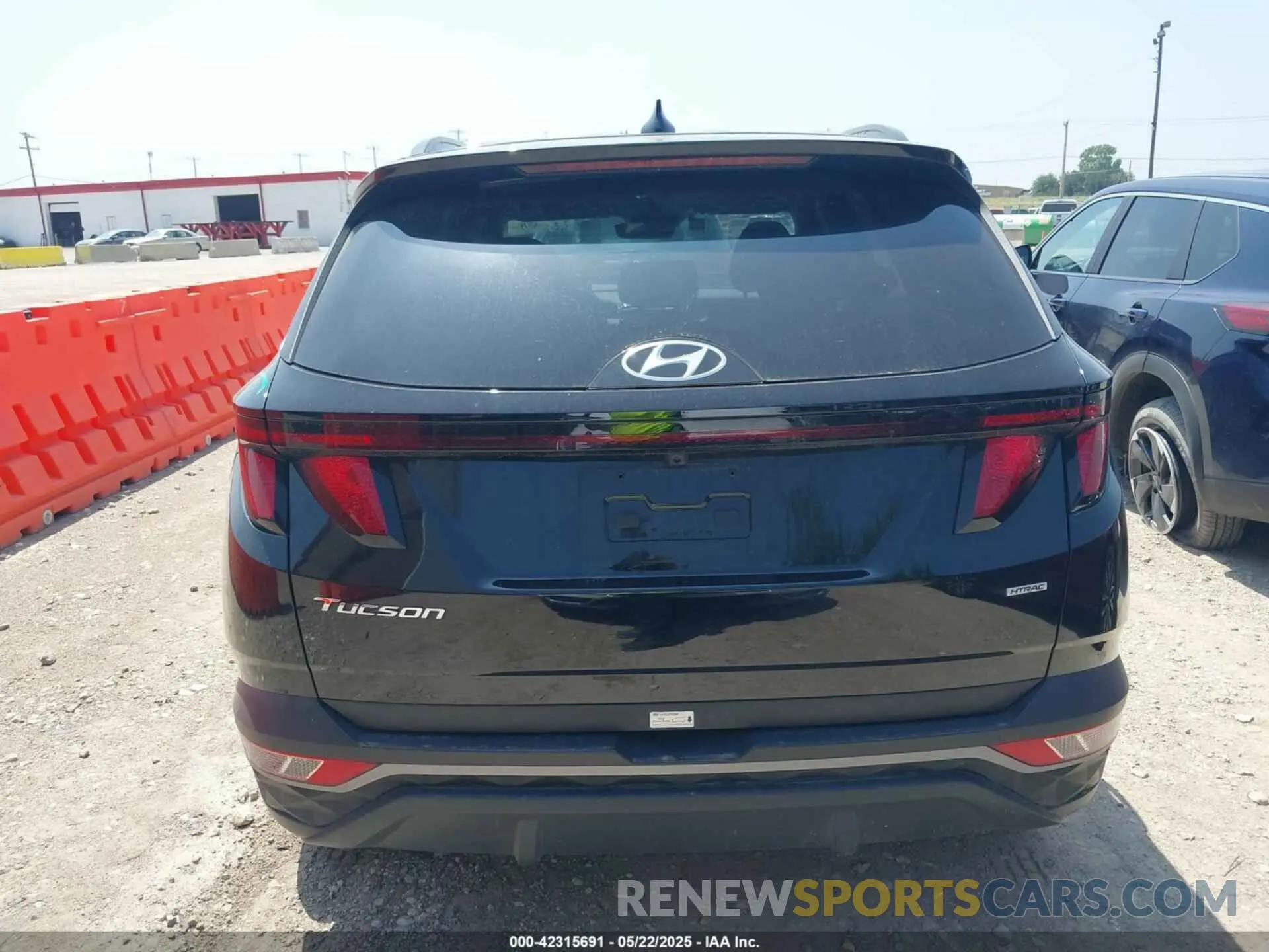 16 Photograph of a damaged car 5NMJBCDE4RH354185 HYUNDAI TUCSON 2024