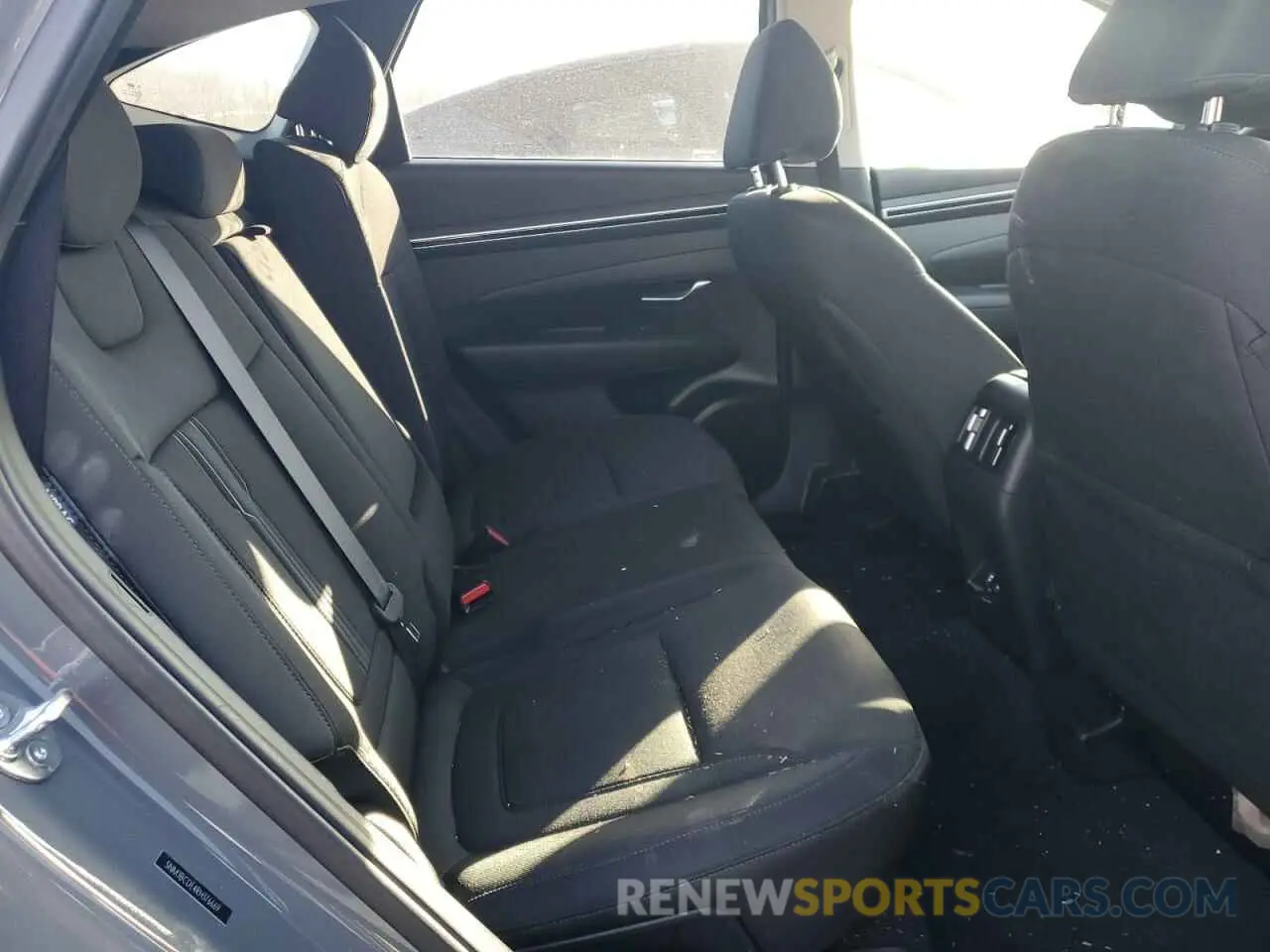 11 Photograph of a damaged car 5NMJBCDE4RH376669 HYUNDAI TUCSON 2024