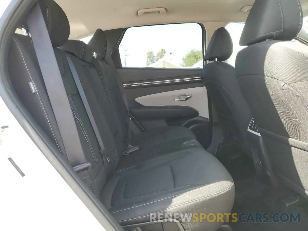 11 Photograph of a damaged car 5NMJBCDE4RH385954 HYUNDAI TUCSON 2024