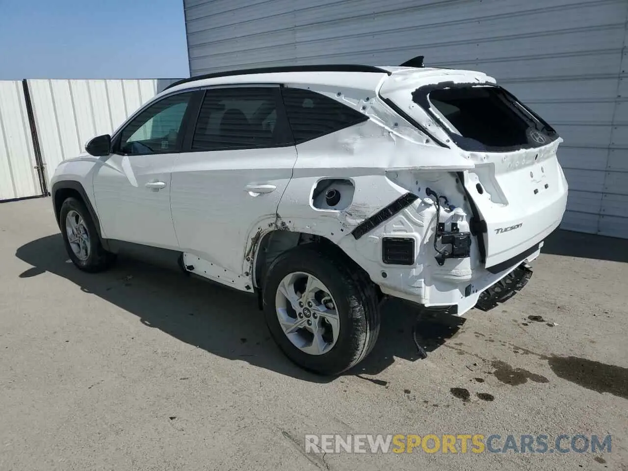 2 Photograph of a damaged car 5NMJBCDE4RH385954 HYUNDAI TUCSON 2024