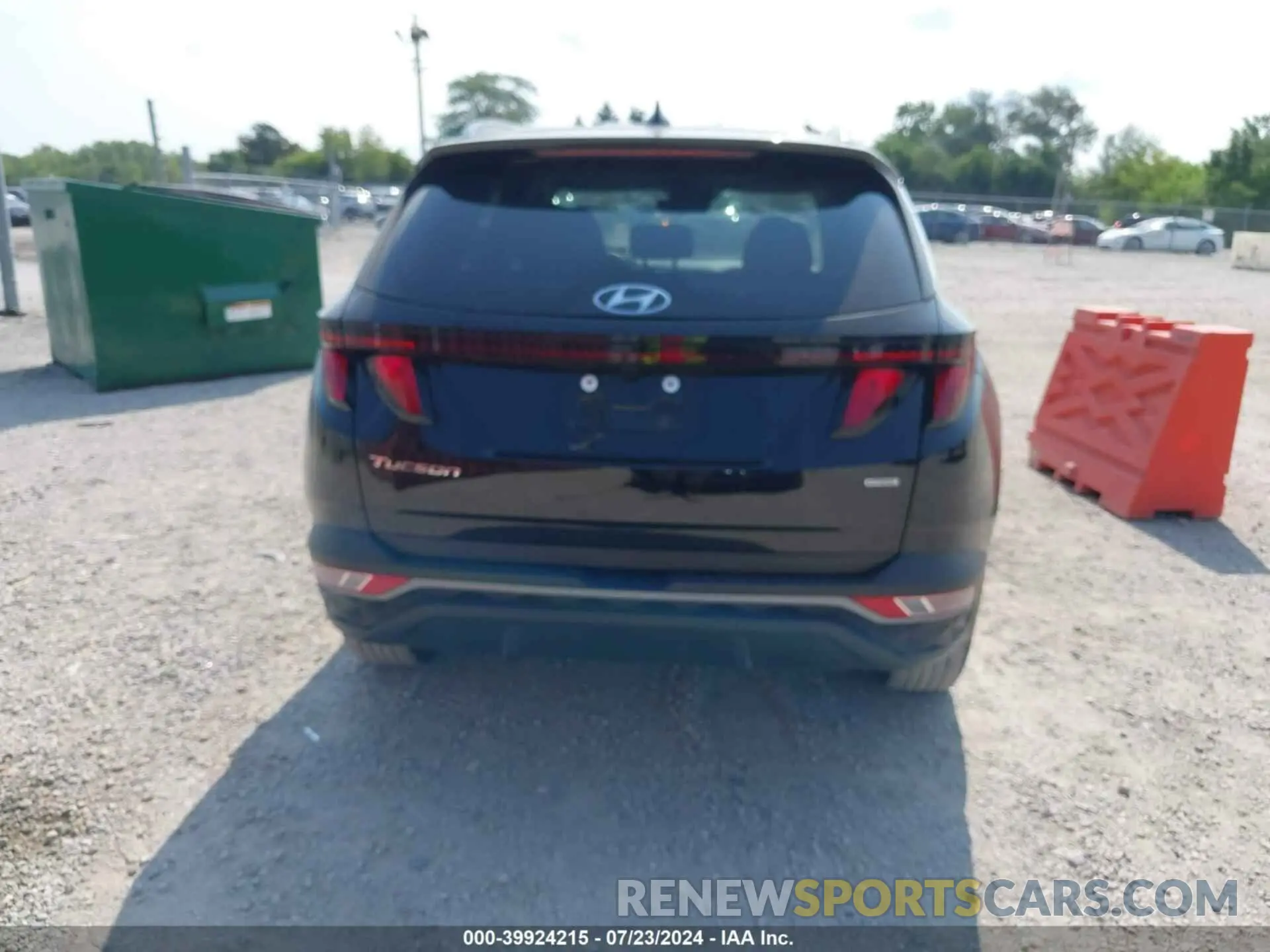 16 Photograph of a damaged car 5NMJBCDE5RH295311 HYUNDAI TUCSON 2024