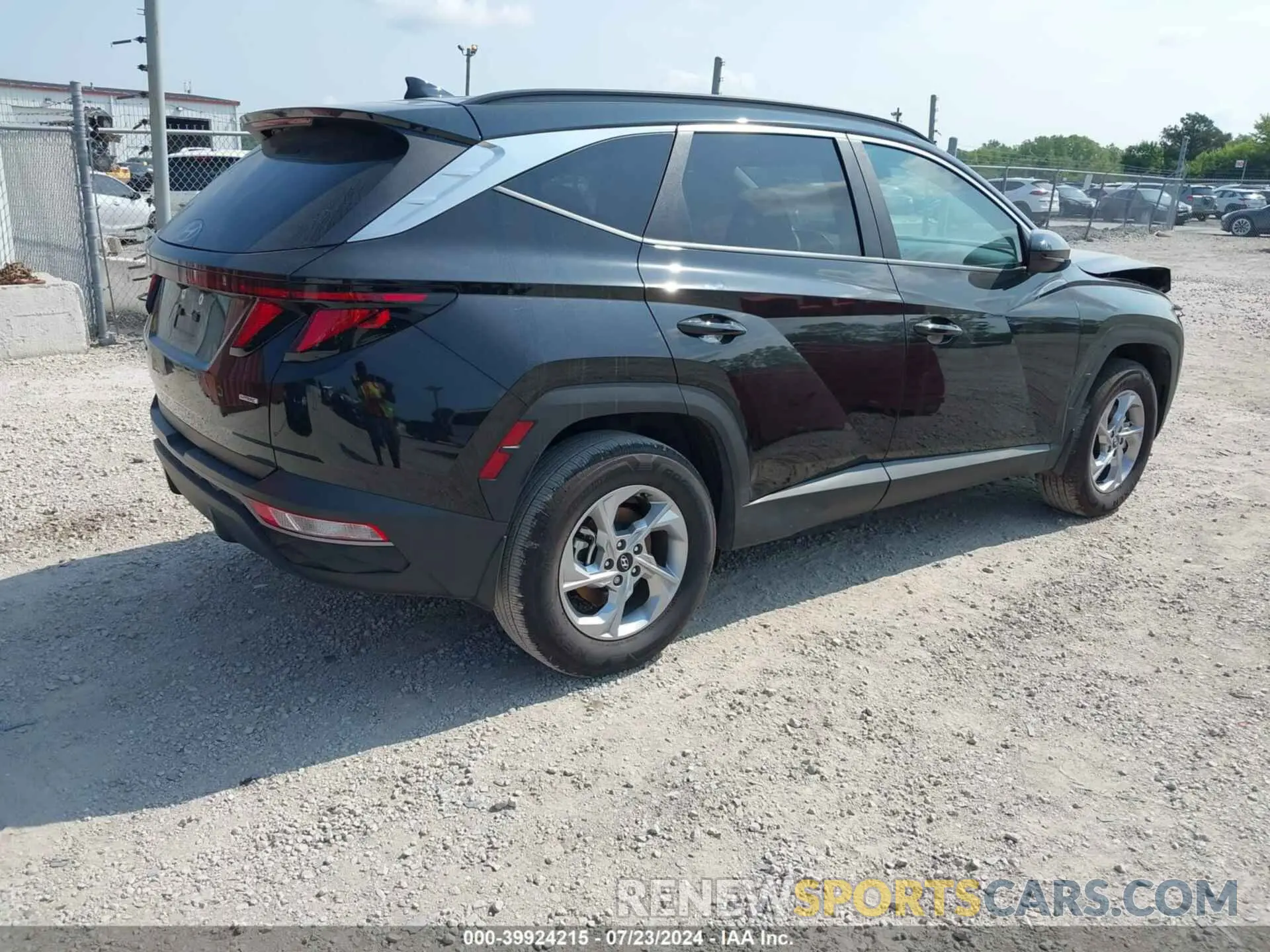 4 Photograph of a damaged car 5NMJBCDE5RH295311 HYUNDAI TUCSON 2024