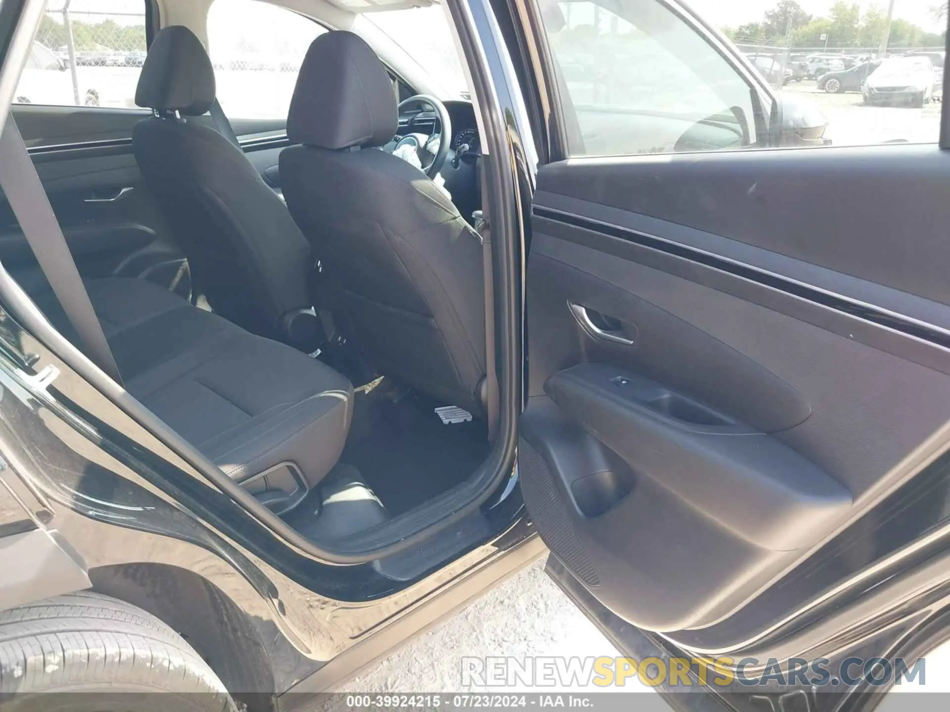 8 Photograph of a damaged car 5NMJBCDE5RH295311 HYUNDAI TUCSON 2024