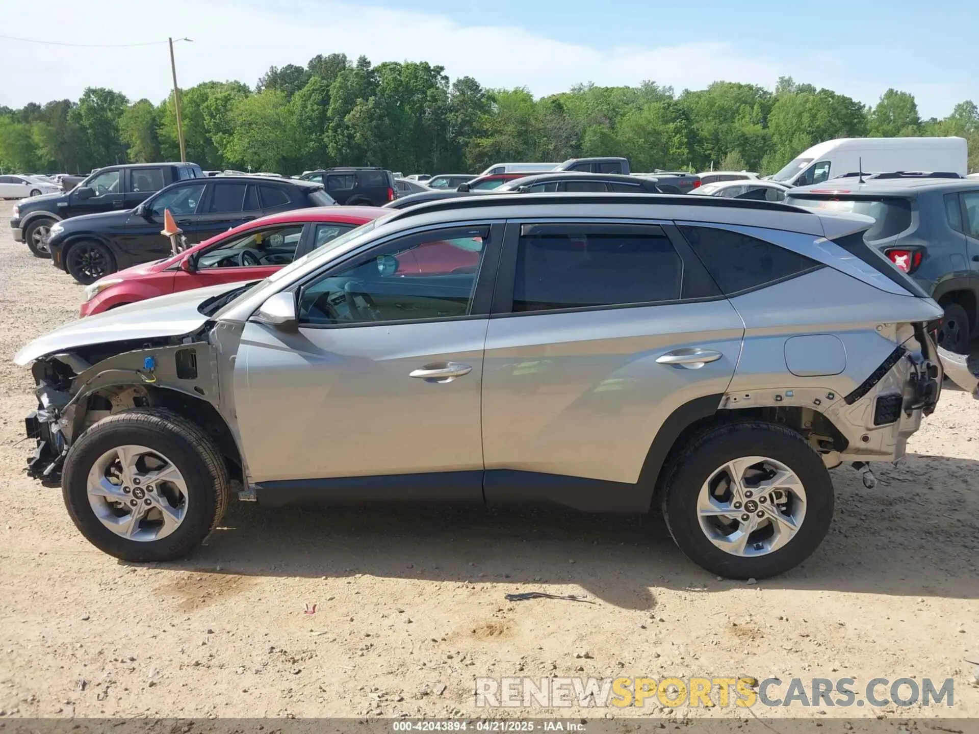 14 Photograph of a damaged car 5NMJBCDE5RH299830 HYUNDAI TUCSON 2024