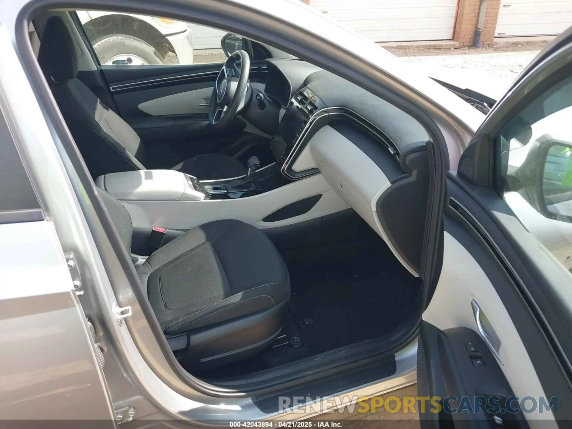 5 Photograph of a damaged car 5NMJBCDE5RH299830 HYUNDAI TUCSON 2024