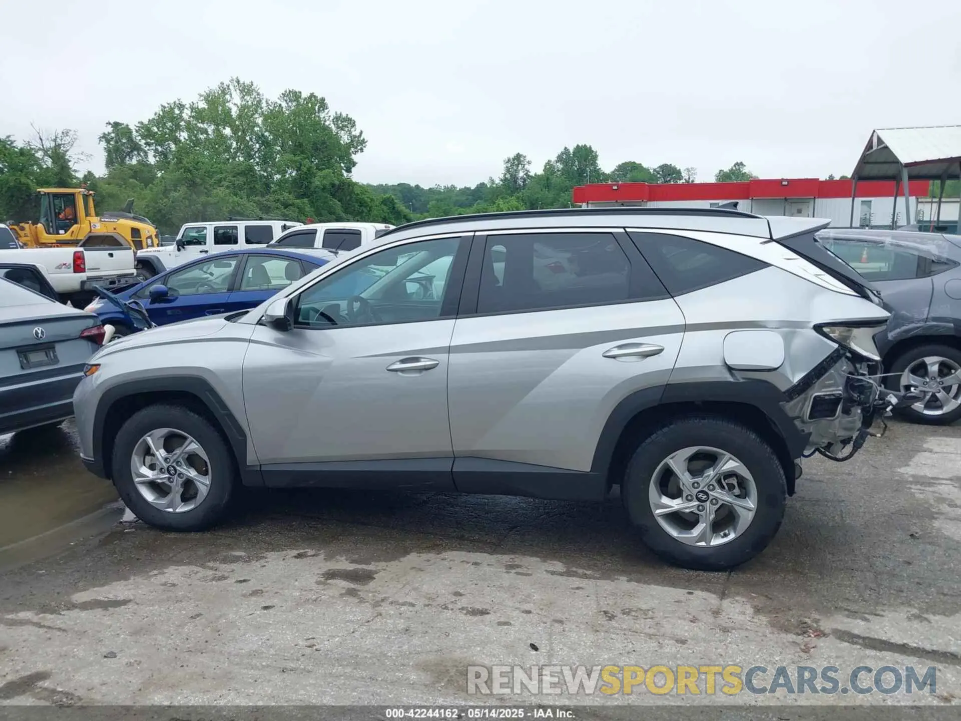 14 Photograph of a damaged car 5NMJBCDE5RH299858 HYUNDAI TUCSON 2024