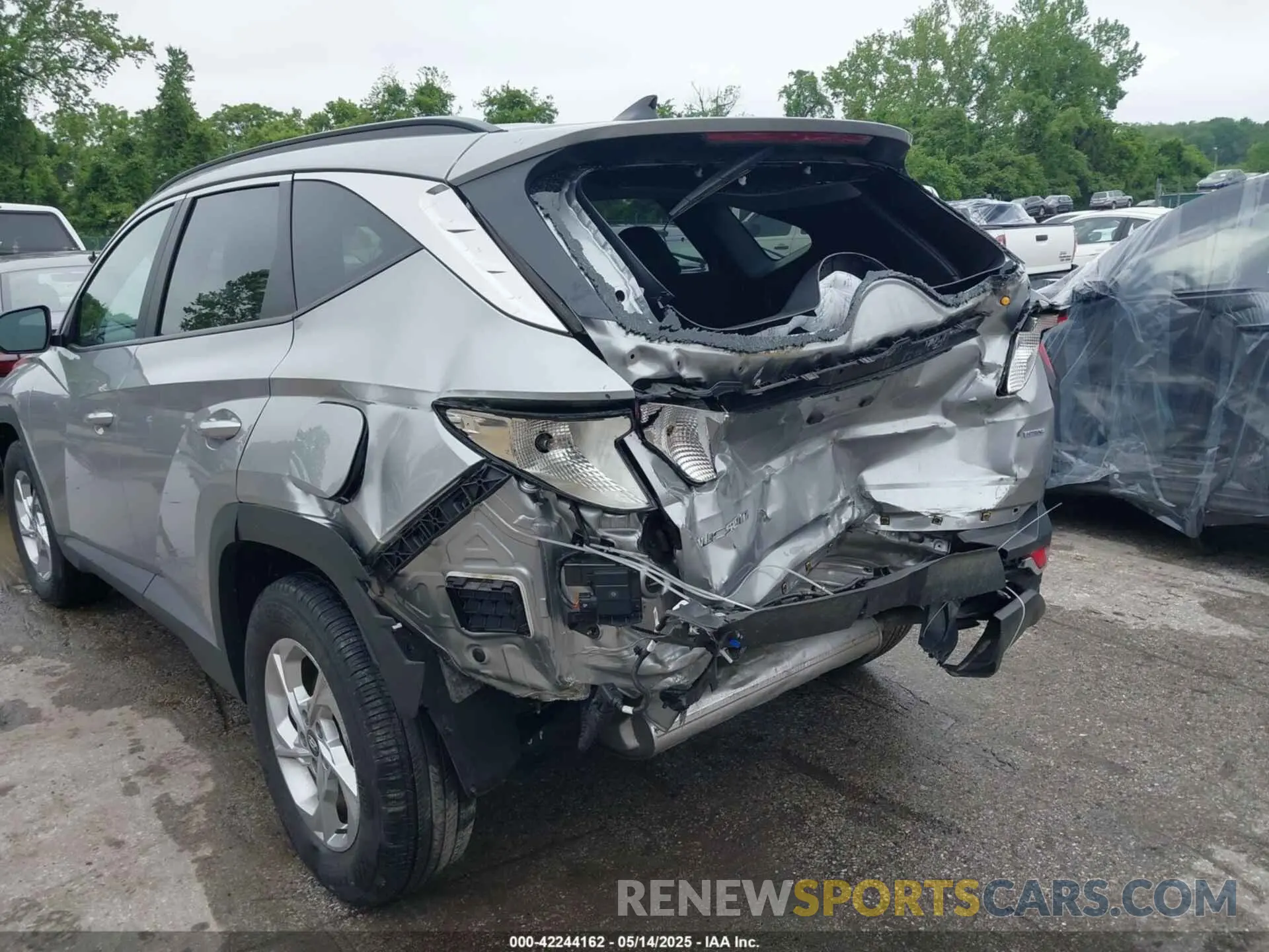 17 Photograph of a damaged car 5NMJBCDE5RH299858 HYUNDAI TUCSON 2024