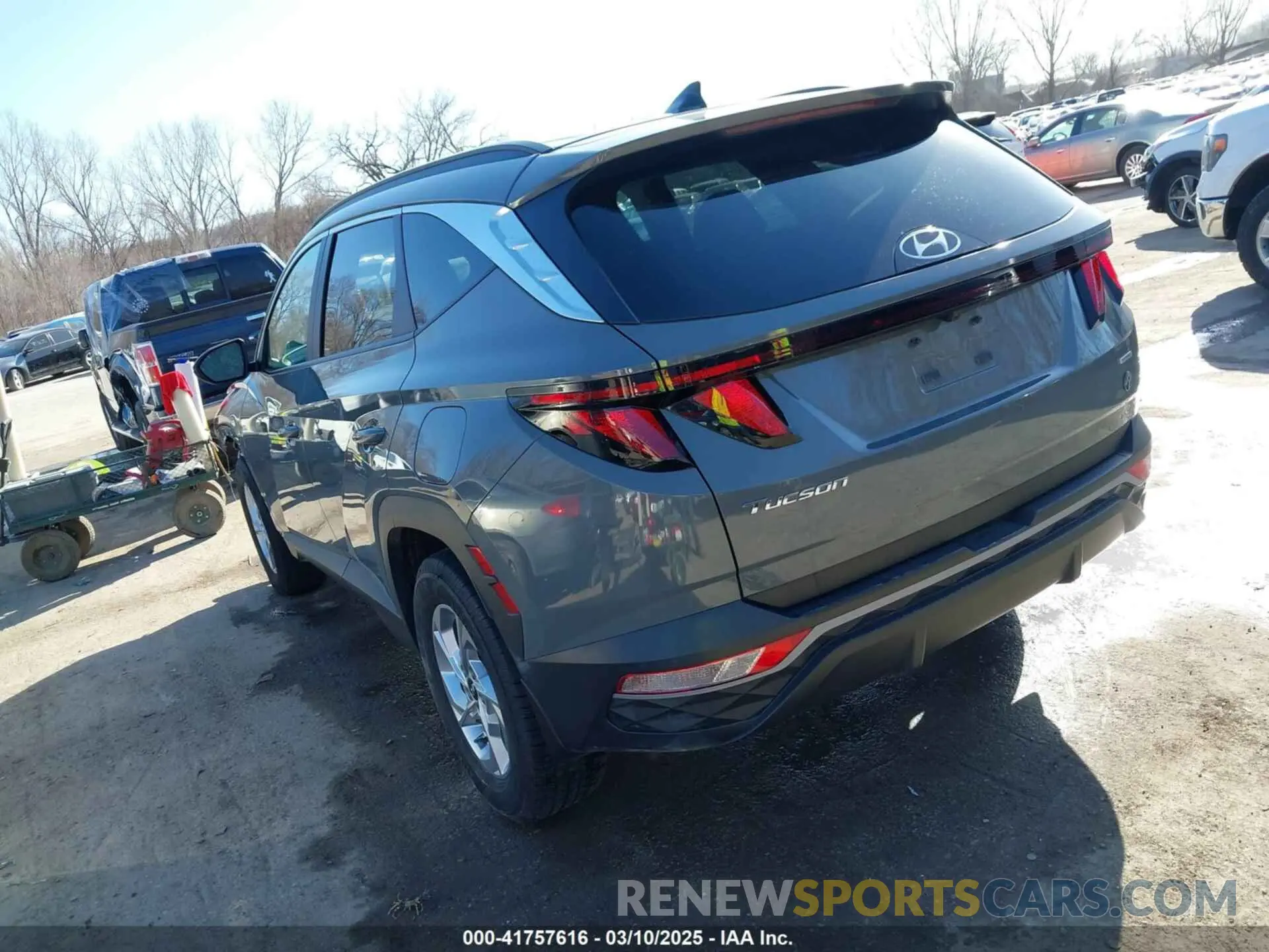 3 Photograph of a damaged car 5NMJBCDE5RH322877 HYUNDAI TUCSON 2024
