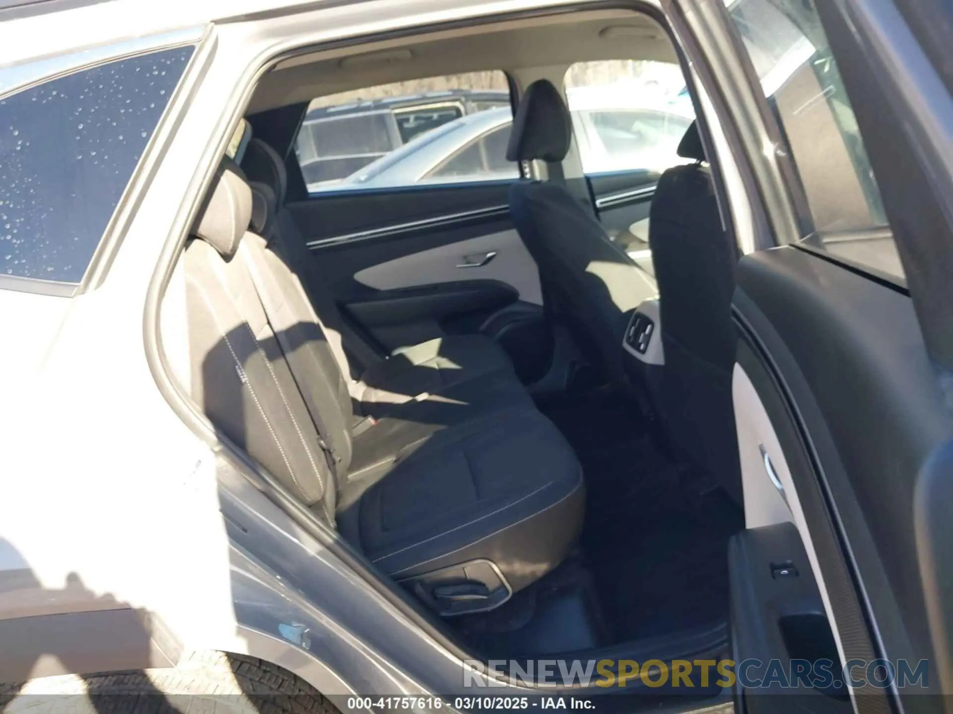 8 Photograph of a damaged car 5NMJBCDE5RH322877 HYUNDAI TUCSON 2024