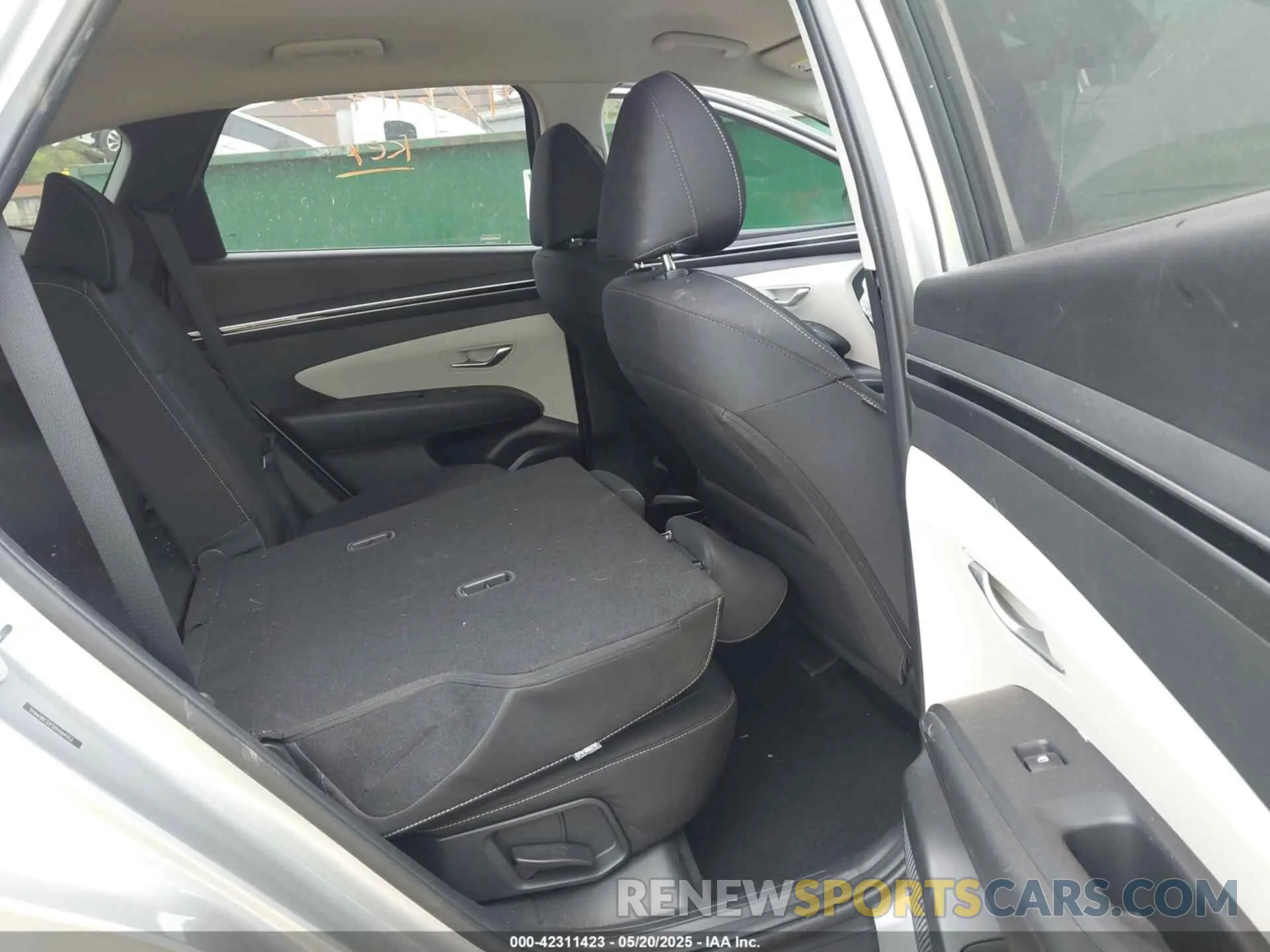 8 Photograph of a damaged car 5NMJBCDE5RH364353 HYUNDAI TUCSON 2024