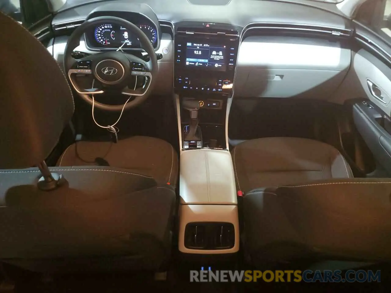 8 Photograph of a damaged car 5NMJBCDE6RH317767 HYUNDAI TUCSON 2024