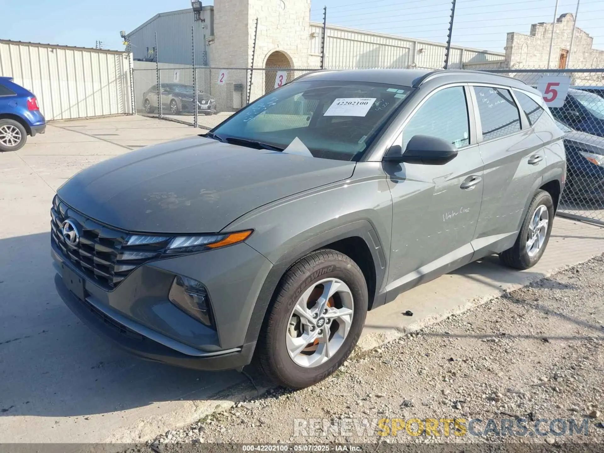 2 Photograph of a damaged car 5NMJBCDE6RH327893 HYUNDAI TUCSON 2024