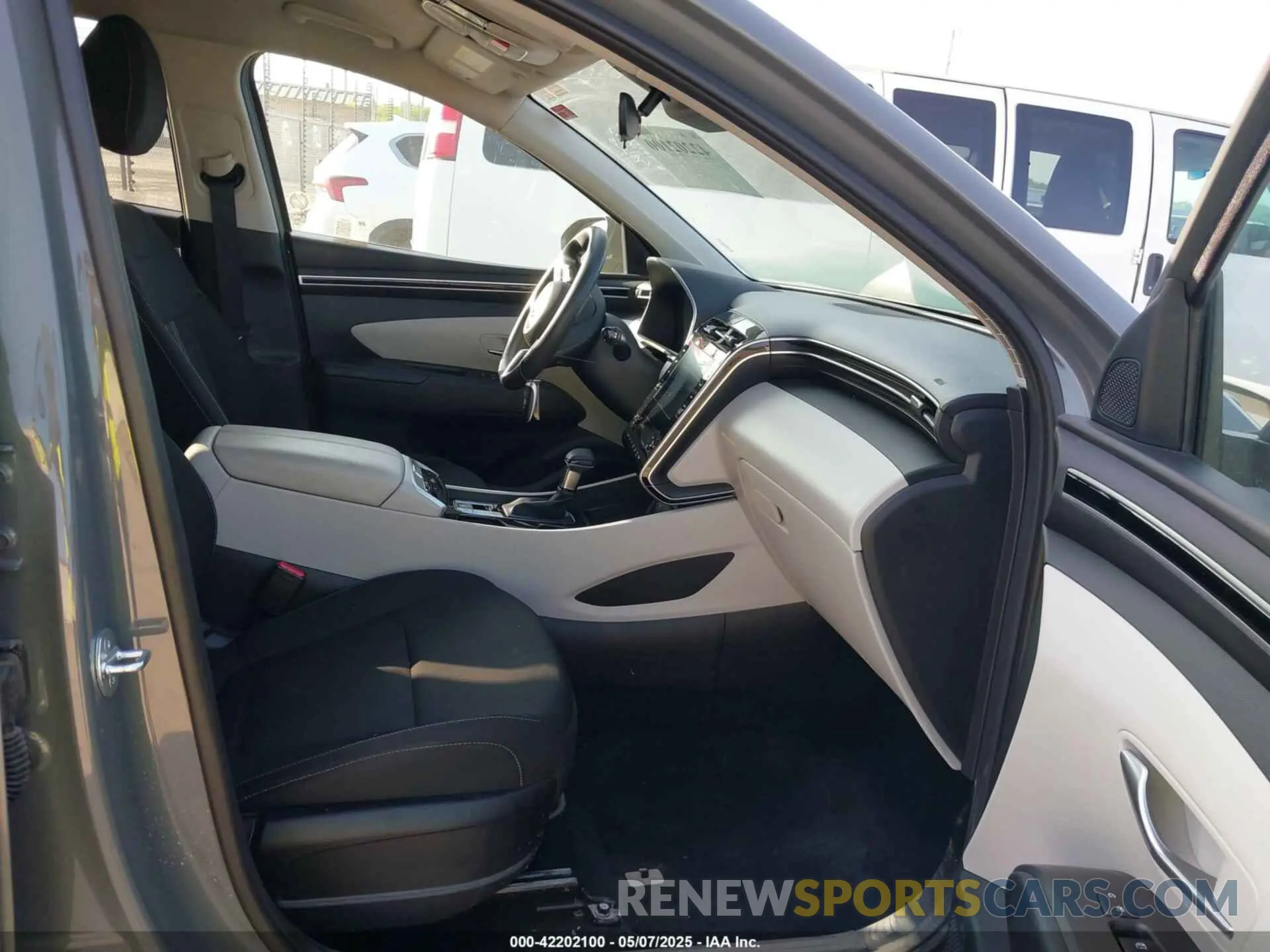 5 Photograph of a damaged car 5NMJBCDE6RH327893 HYUNDAI TUCSON 2024