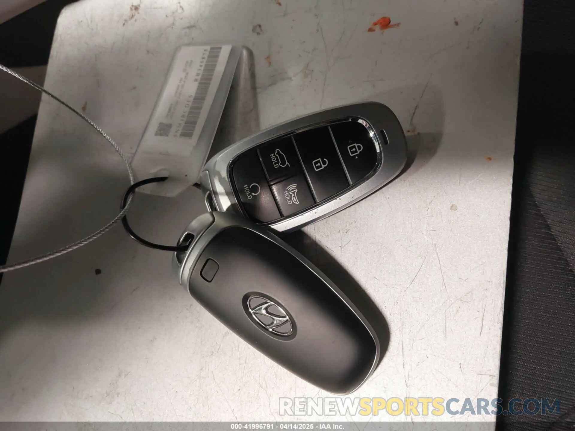 11 Photograph of a damaged car 5NMJBCDE6RH345875 HYUNDAI TUCSON 2024