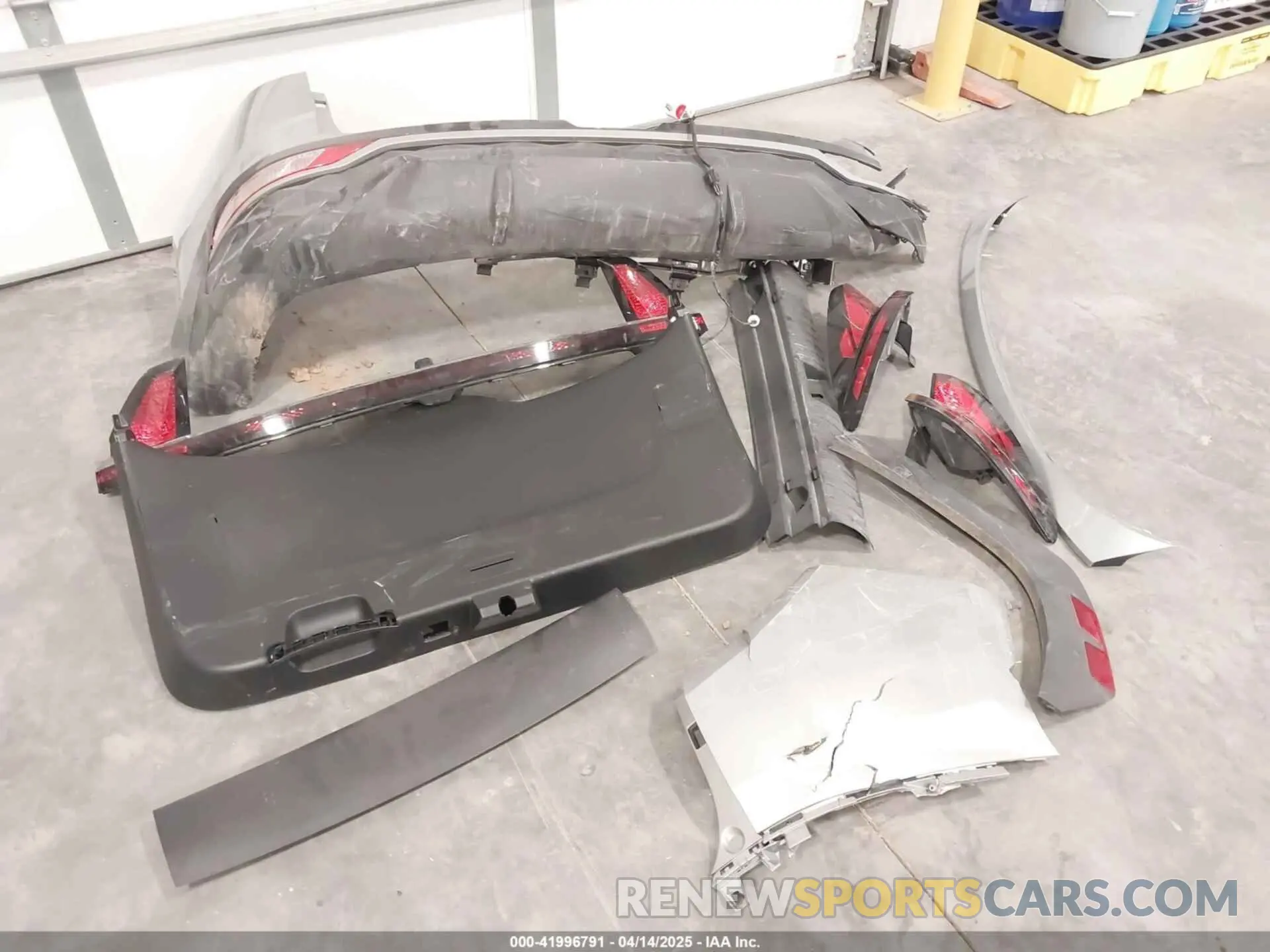 12 Photograph of a damaged car 5NMJBCDE6RH345875 HYUNDAI TUCSON 2024