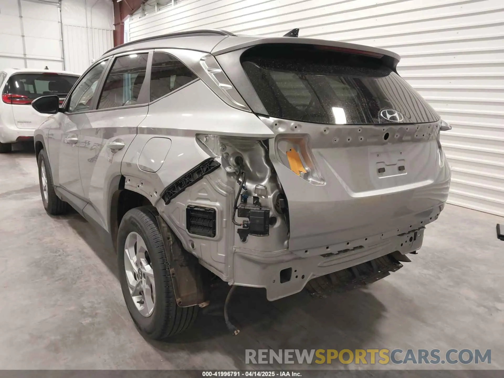 3 Photograph of a damaged car 5NMJBCDE6RH345875 HYUNDAI TUCSON 2024
