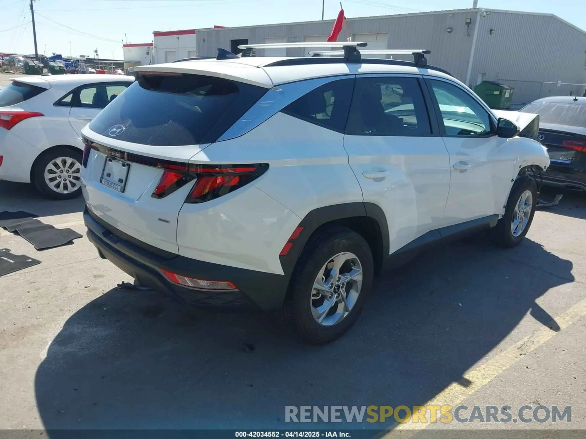 4 Photograph of a damaged car 5NMJBCDE6RH370615 HYUNDAI TUCSON 2024