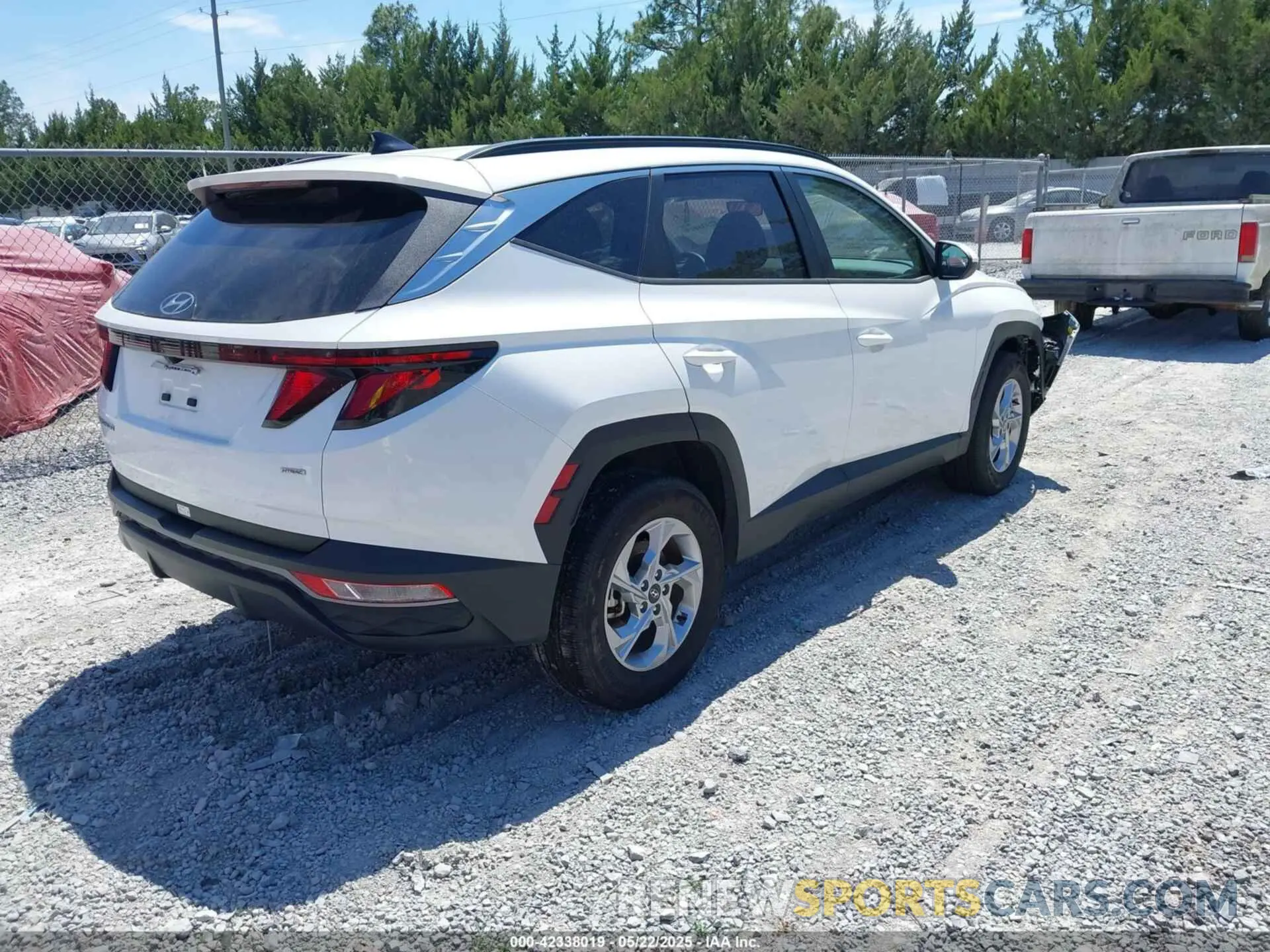 4 Photograph of a damaged car 5NMJBCDE6RH391254 HYUNDAI TUCSON 2024