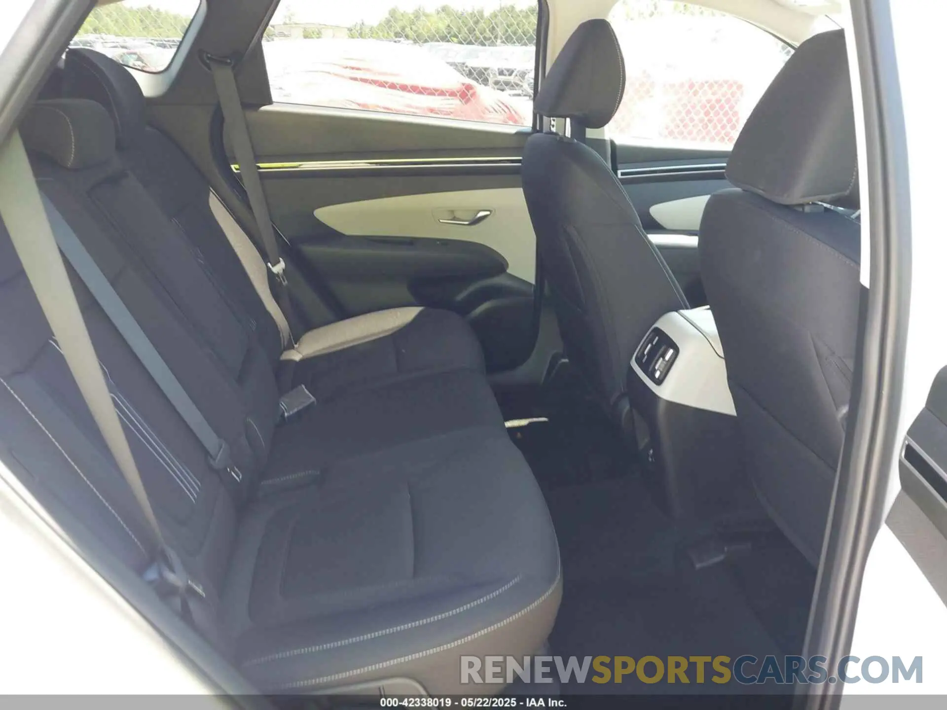 8 Photograph of a damaged car 5NMJBCDE6RH391254 HYUNDAI TUCSON 2024