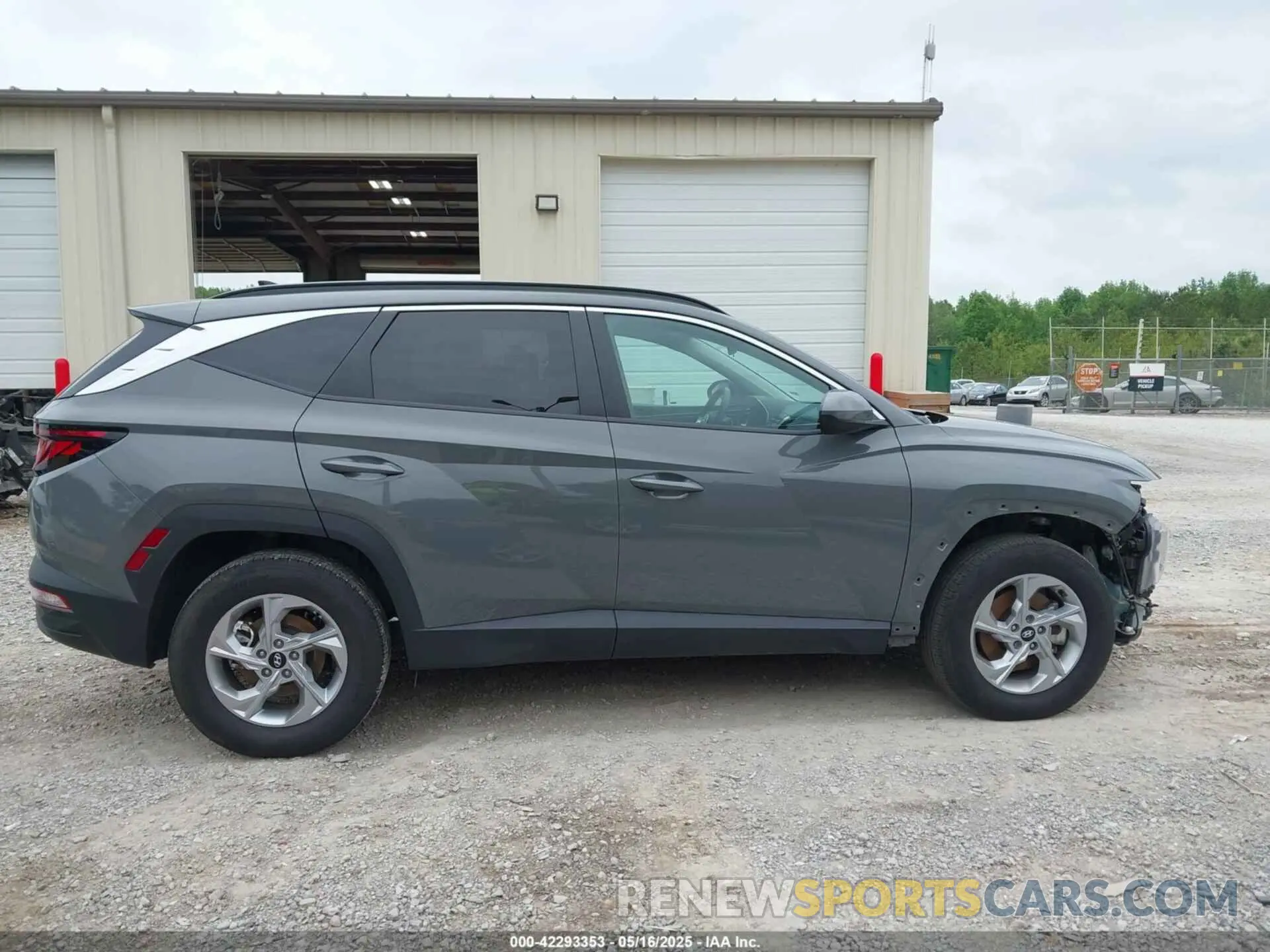 14 Photograph of a damaged car 5NMJBCDE6RH392128 HYUNDAI TUCSON 2024