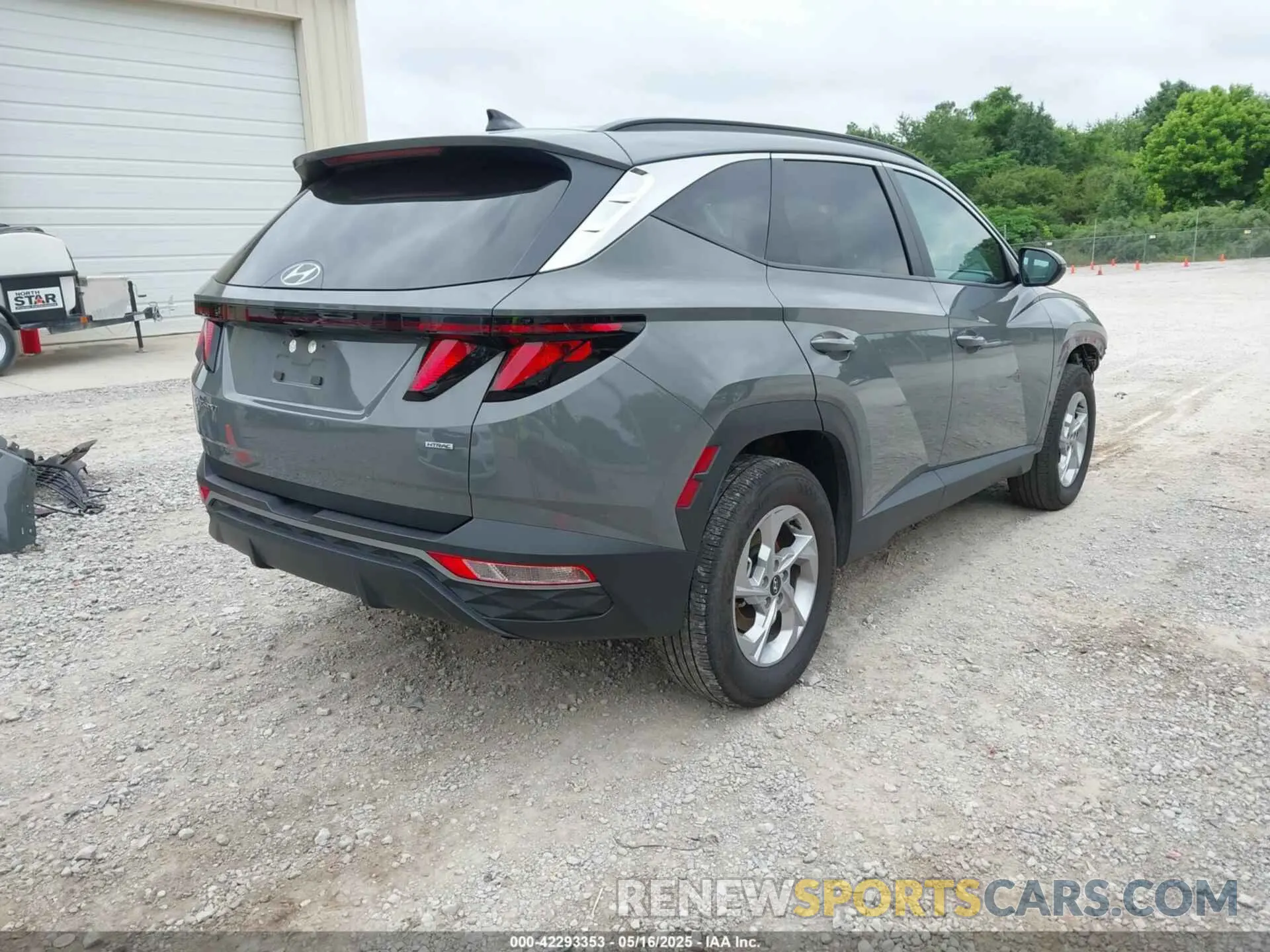 4 Photograph of a damaged car 5NMJBCDE6RH392128 HYUNDAI TUCSON 2024